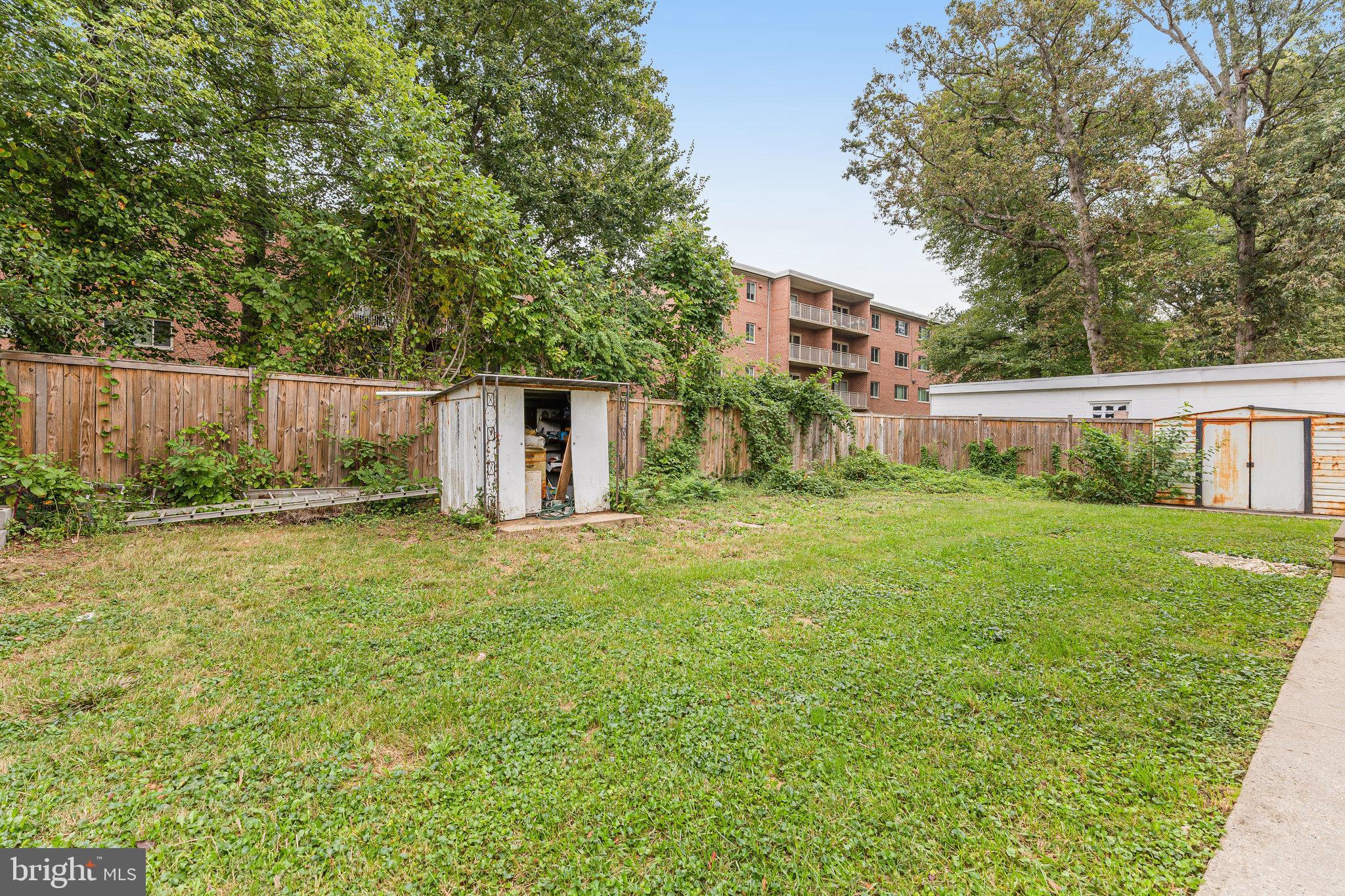 BROYHILL PARK - Residential Lease