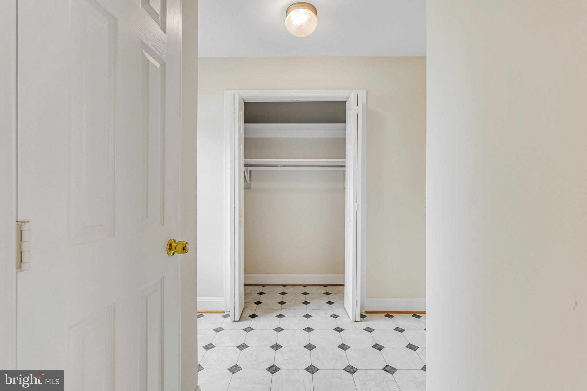 BROYHILL PARK - Residential Lease