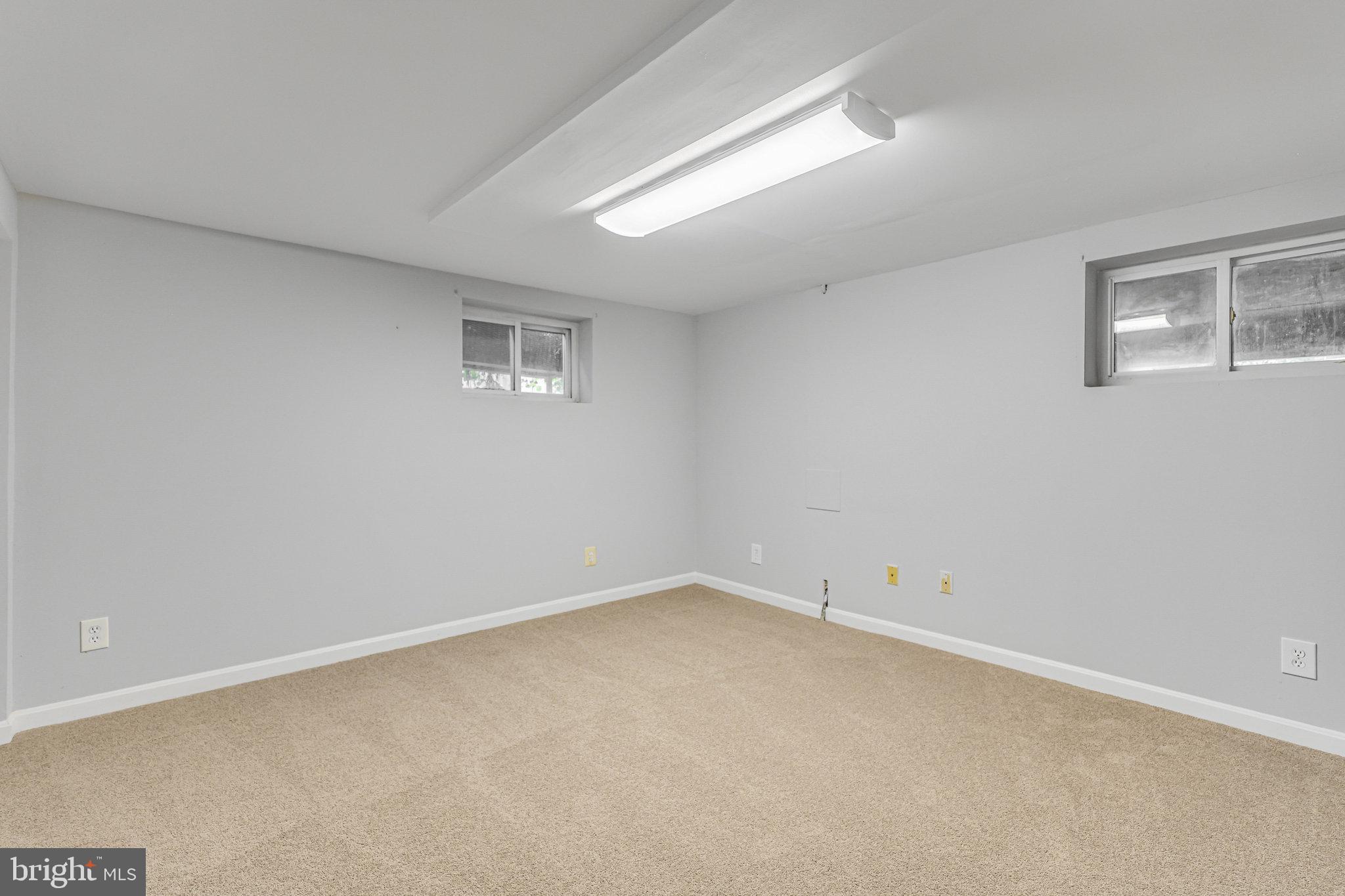 BROYHILL PARK - Residential Lease