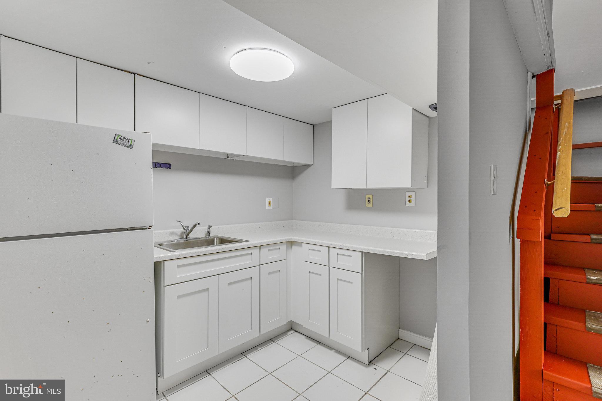 BROYHILL PARK - Residential Lease