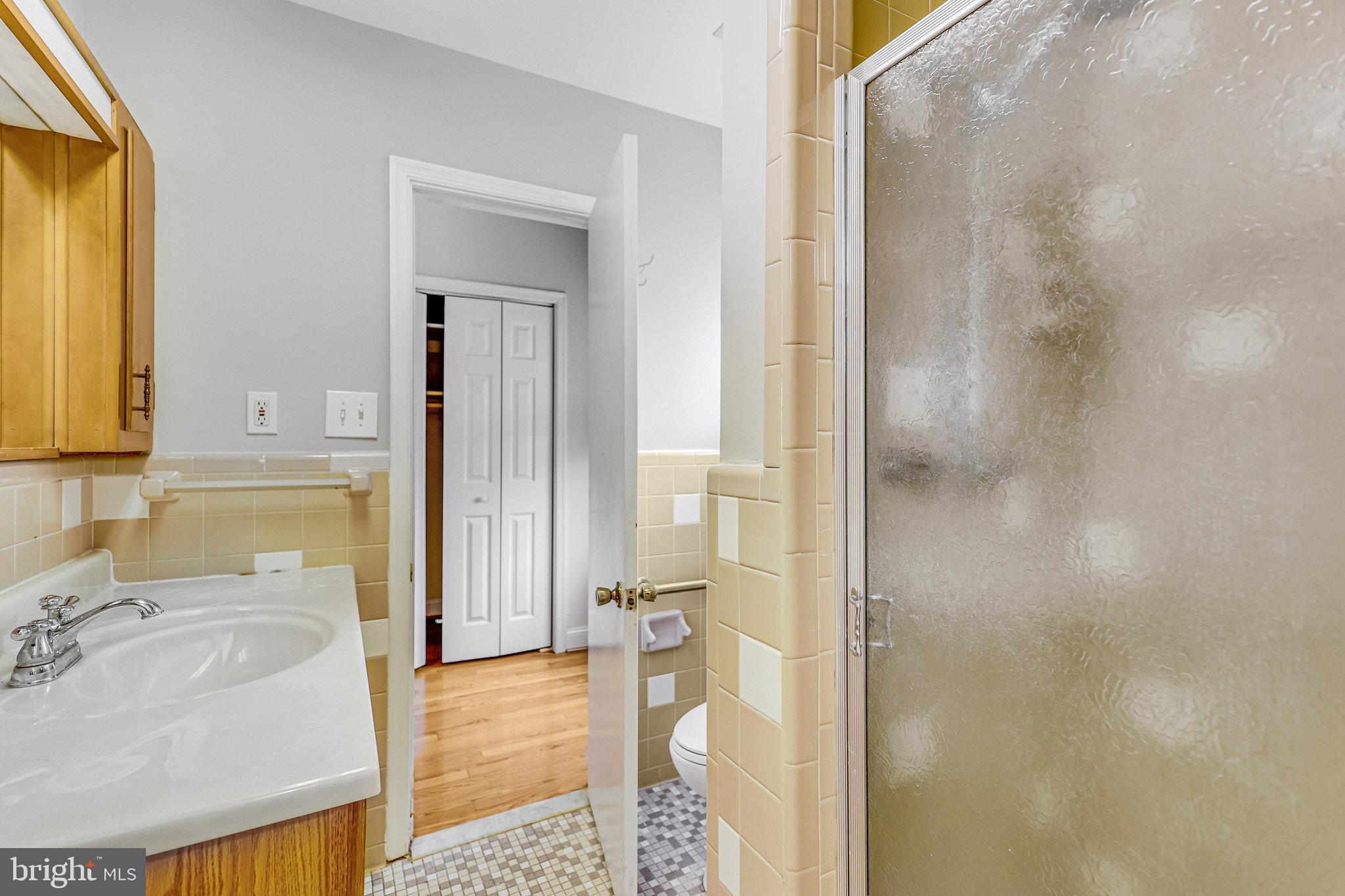 BROYHILL PARK - Residential Lease