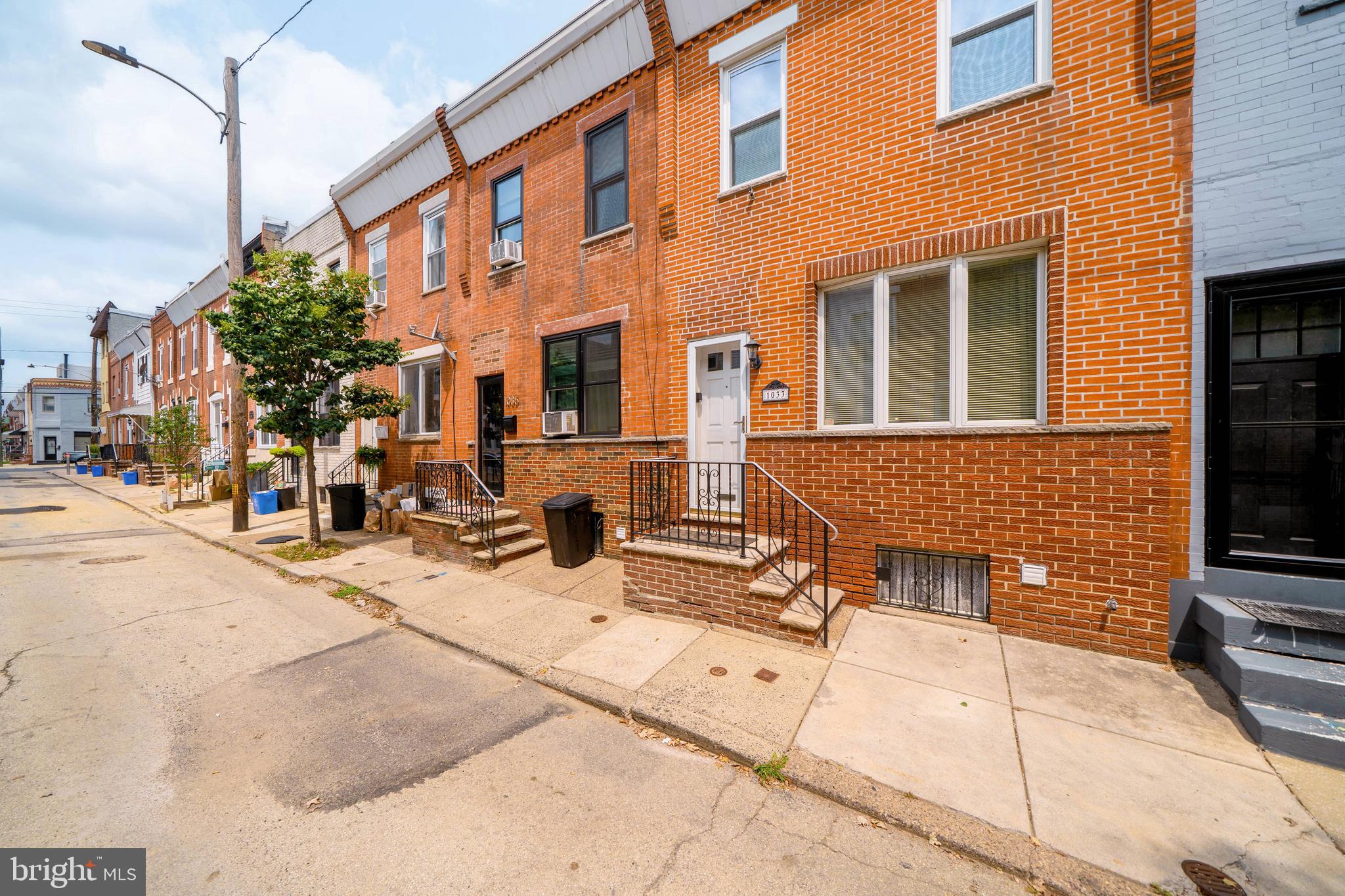 1033 DALY STREET