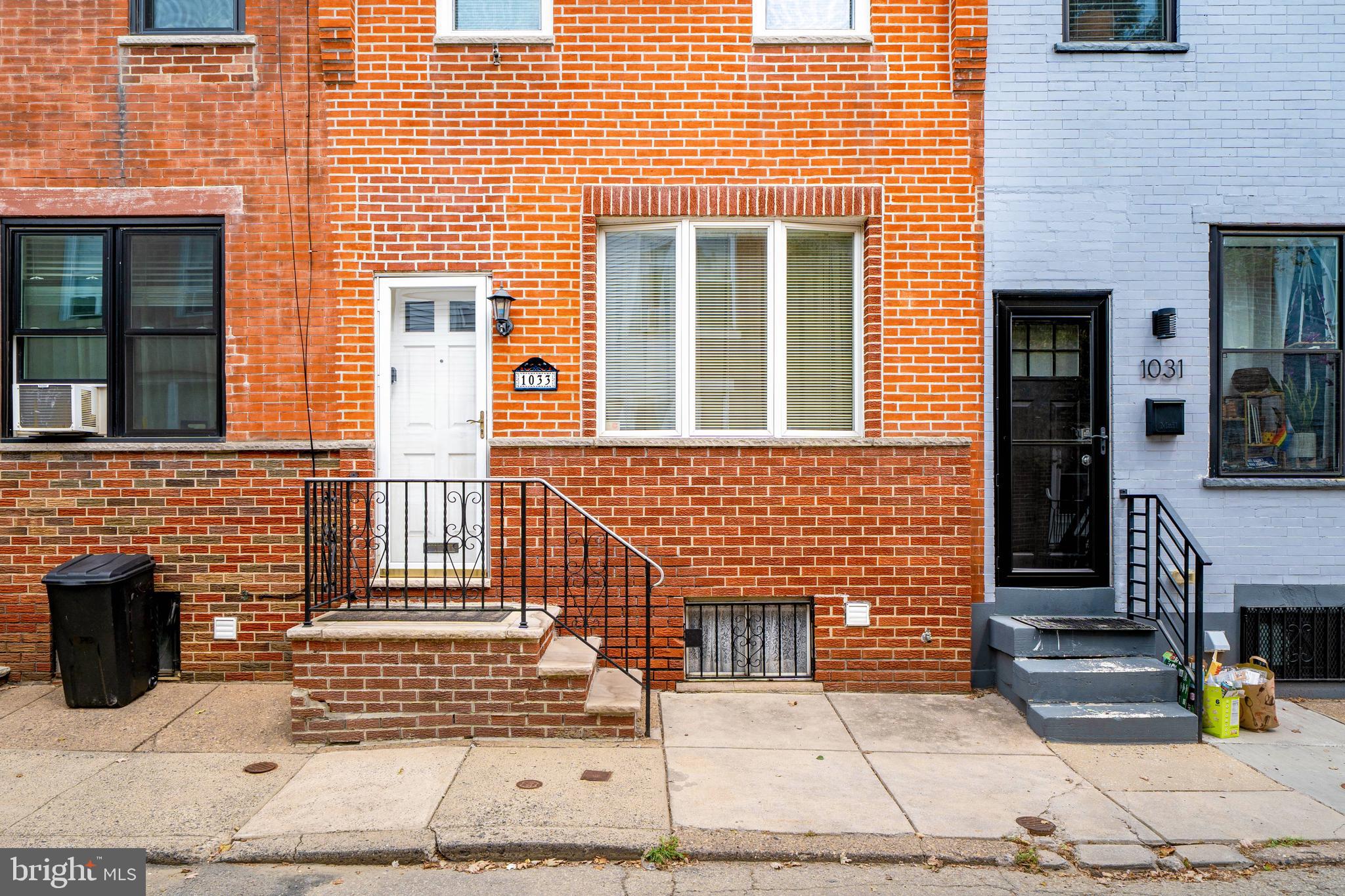 1033 DALY STREET