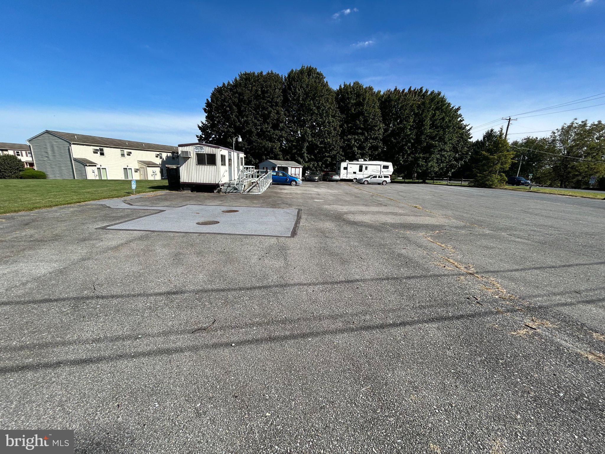 301 E 28TH DIVISION HIGHWAY