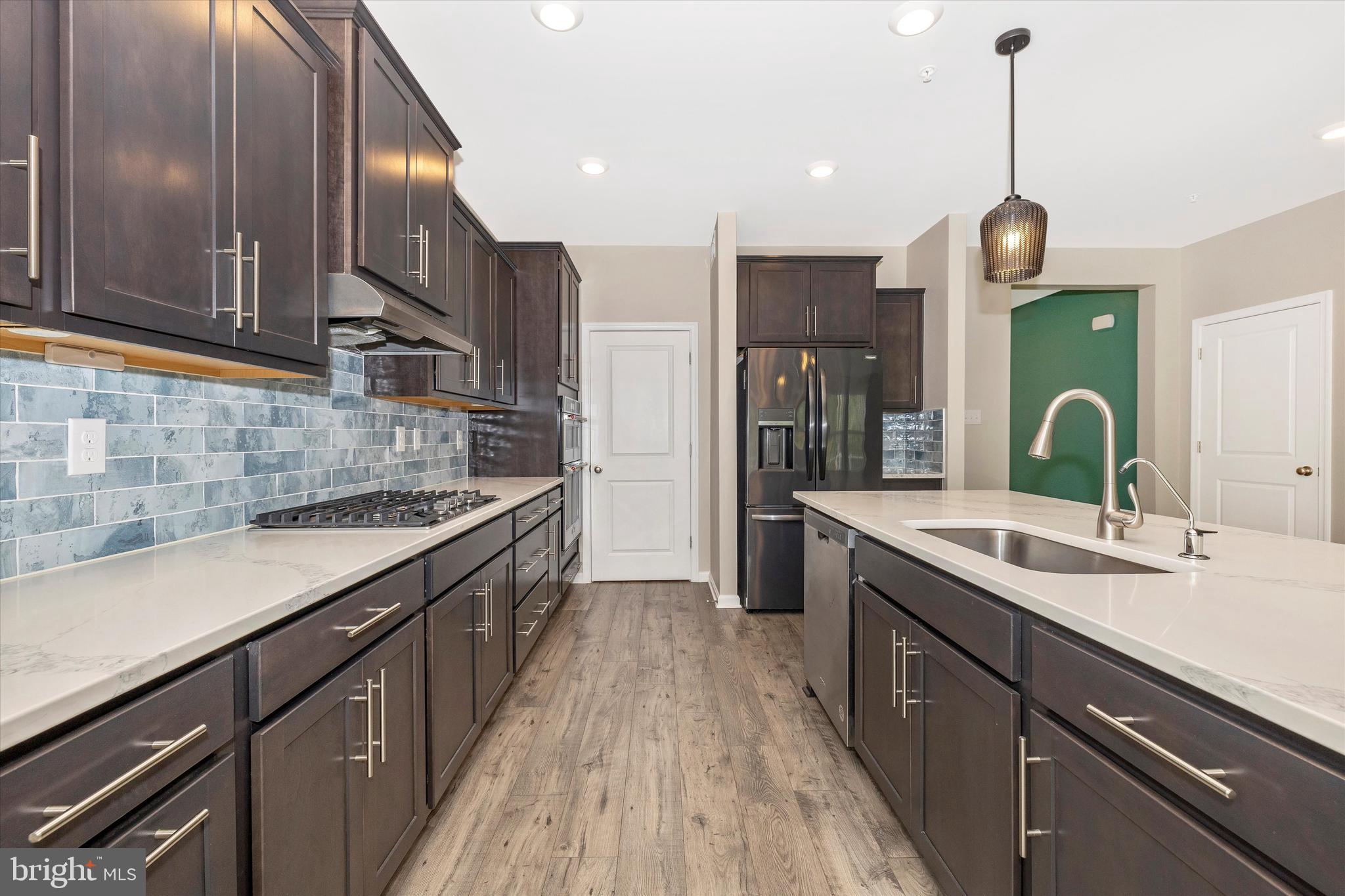 5609 ZOE LANE