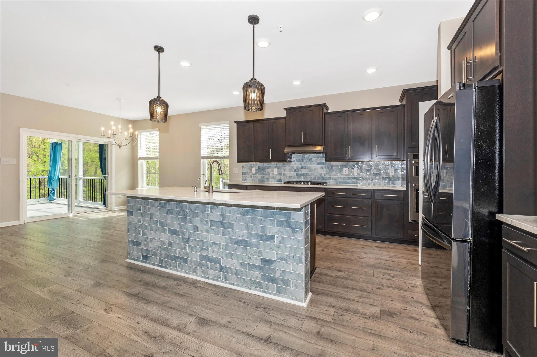 5609 ZOE LANE
