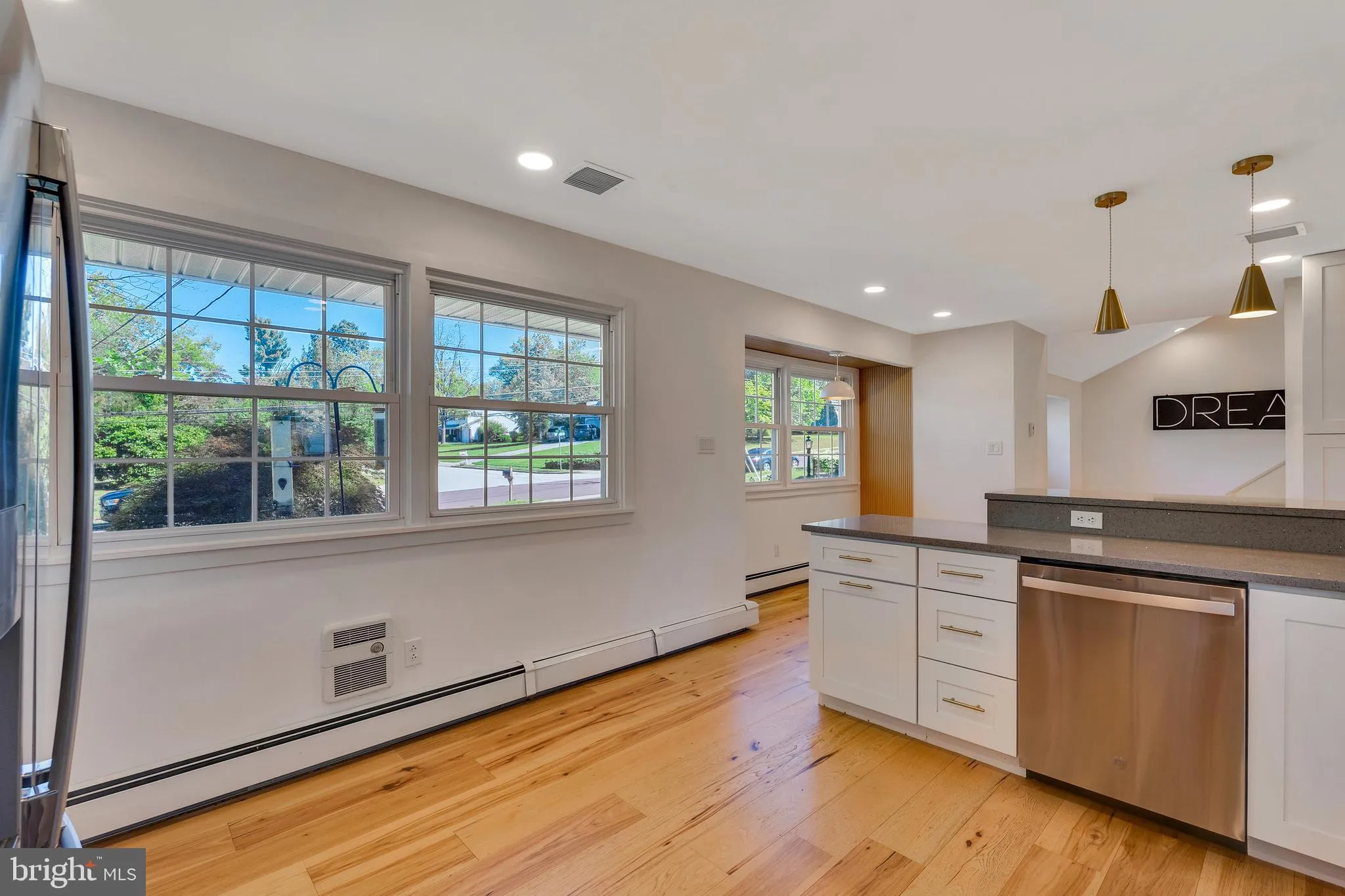 Norristown, Pennsylvania 19403, United States, 4 Bedrooms Bedrooms, ,4 BathroomsBathrooms,Residential,Pending,209095