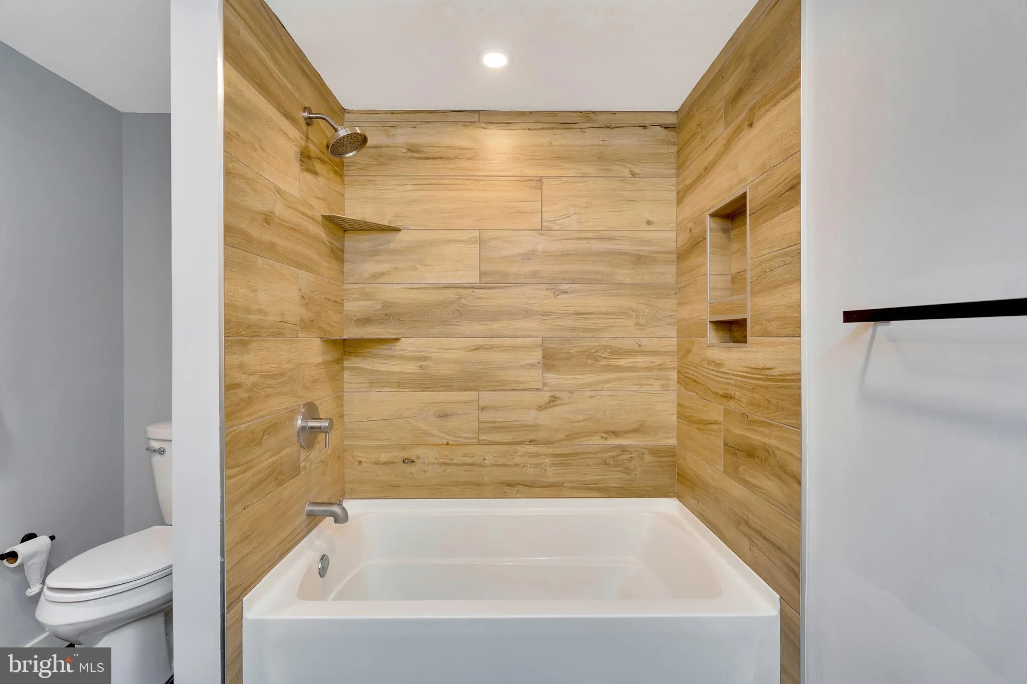 Norristown, Pennsylvania 19403, United States, 4 Bedrooms Bedrooms, ,4 BathroomsBathrooms,Residential,Pending,209095