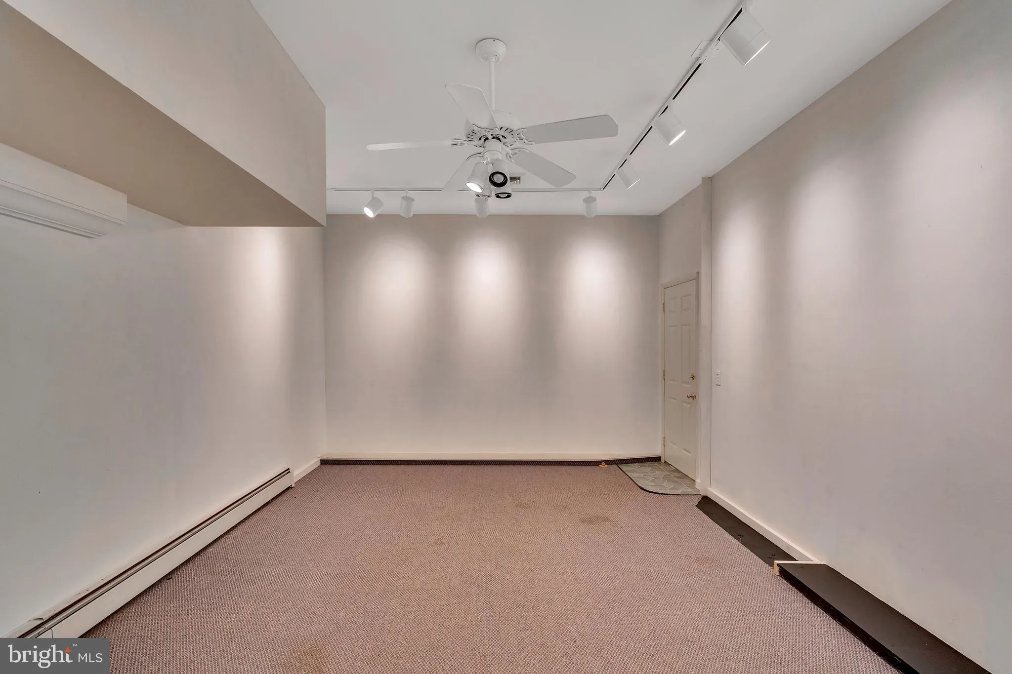 Norristown, Pennsylvania 19403, United States, 4 Bedrooms Bedrooms, ,4 BathroomsBathrooms,Residential,Pending,209095