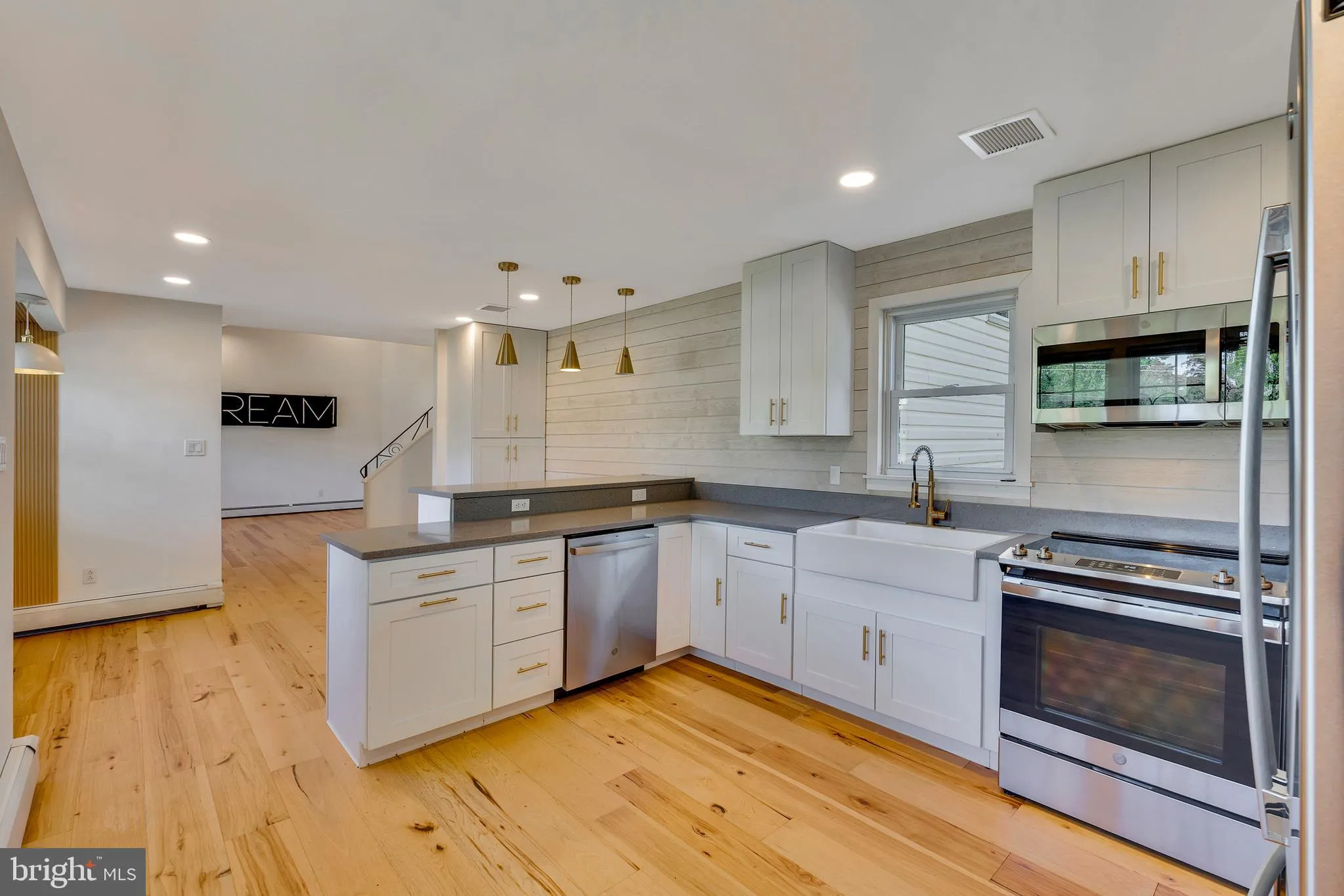 Norristown, Pennsylvania 19403, United States, 4 Bedrooms Bedrooms, ,4 BathroomsBathrooms,Residential,Pending,209095