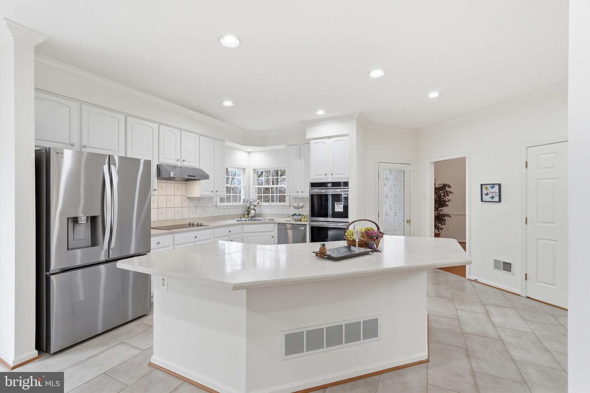 VILLAGE OF RIVER HILL - Residential