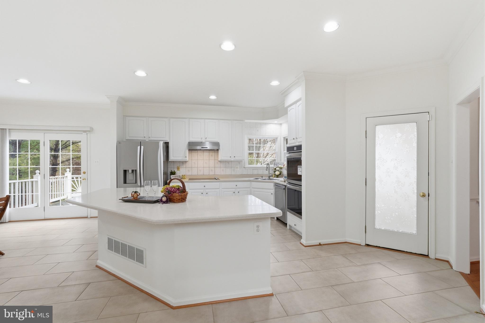 VILLAGE OF RIVER HILL - Residential