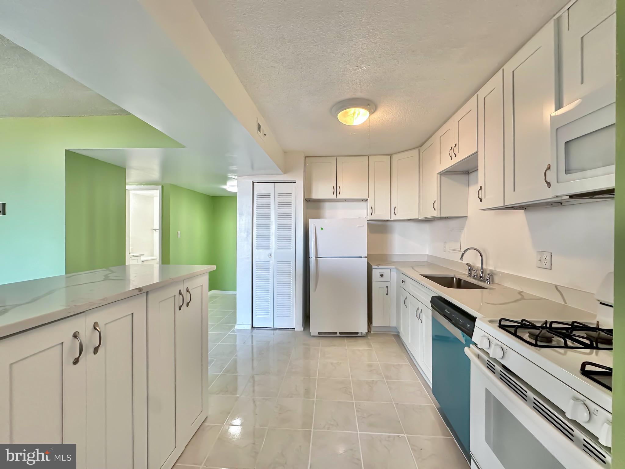 PRESIDENTIAL TOWERS - Residential