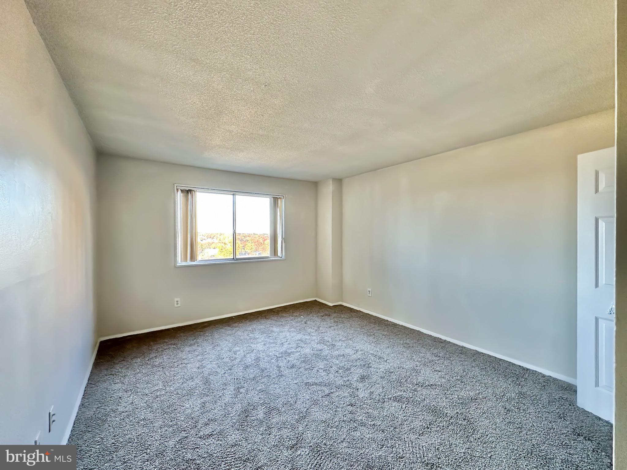 PRESIDENTIAL TOWERS - Residential