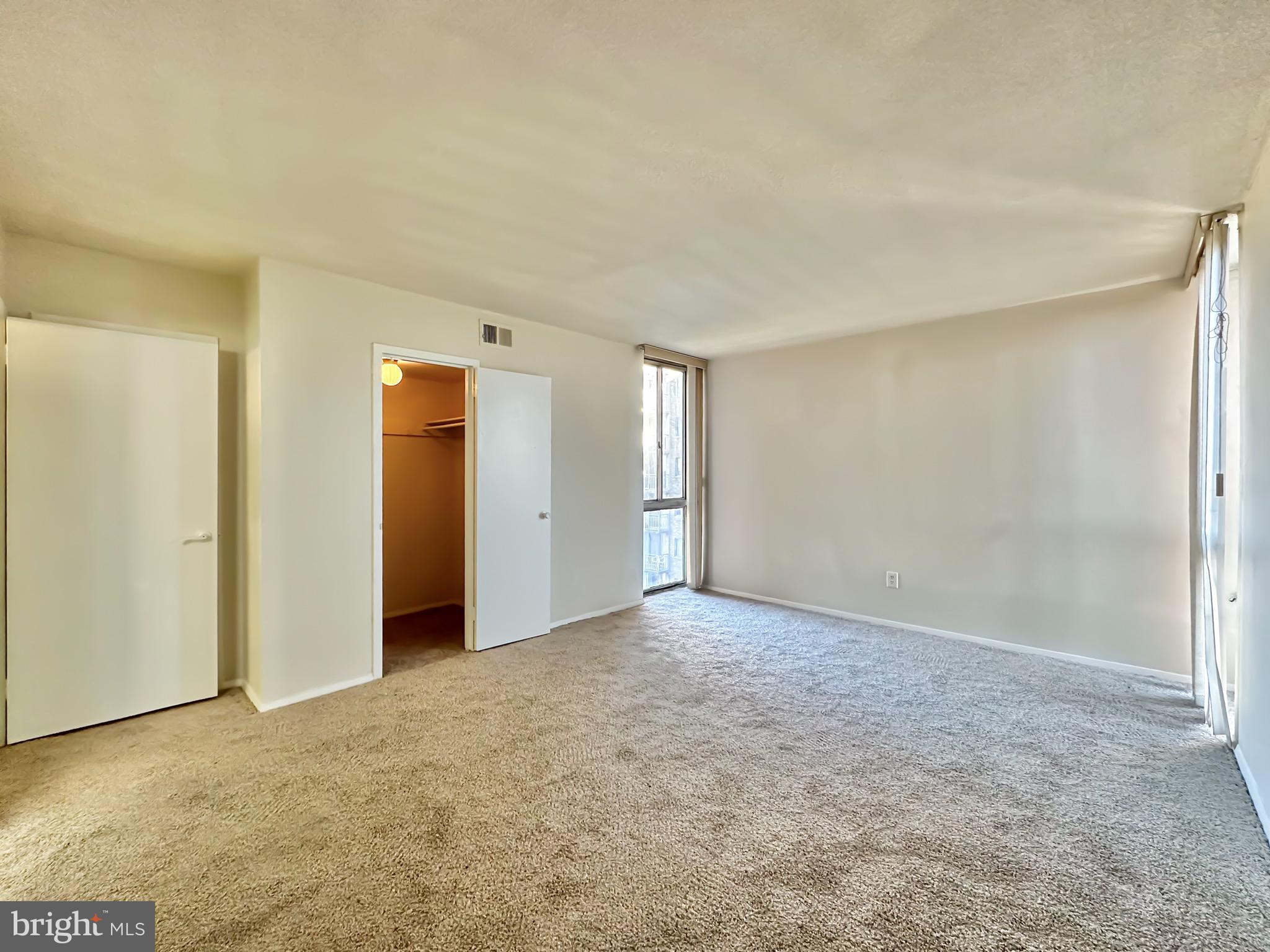 PRESIDENTIAL TOWERS - Residential