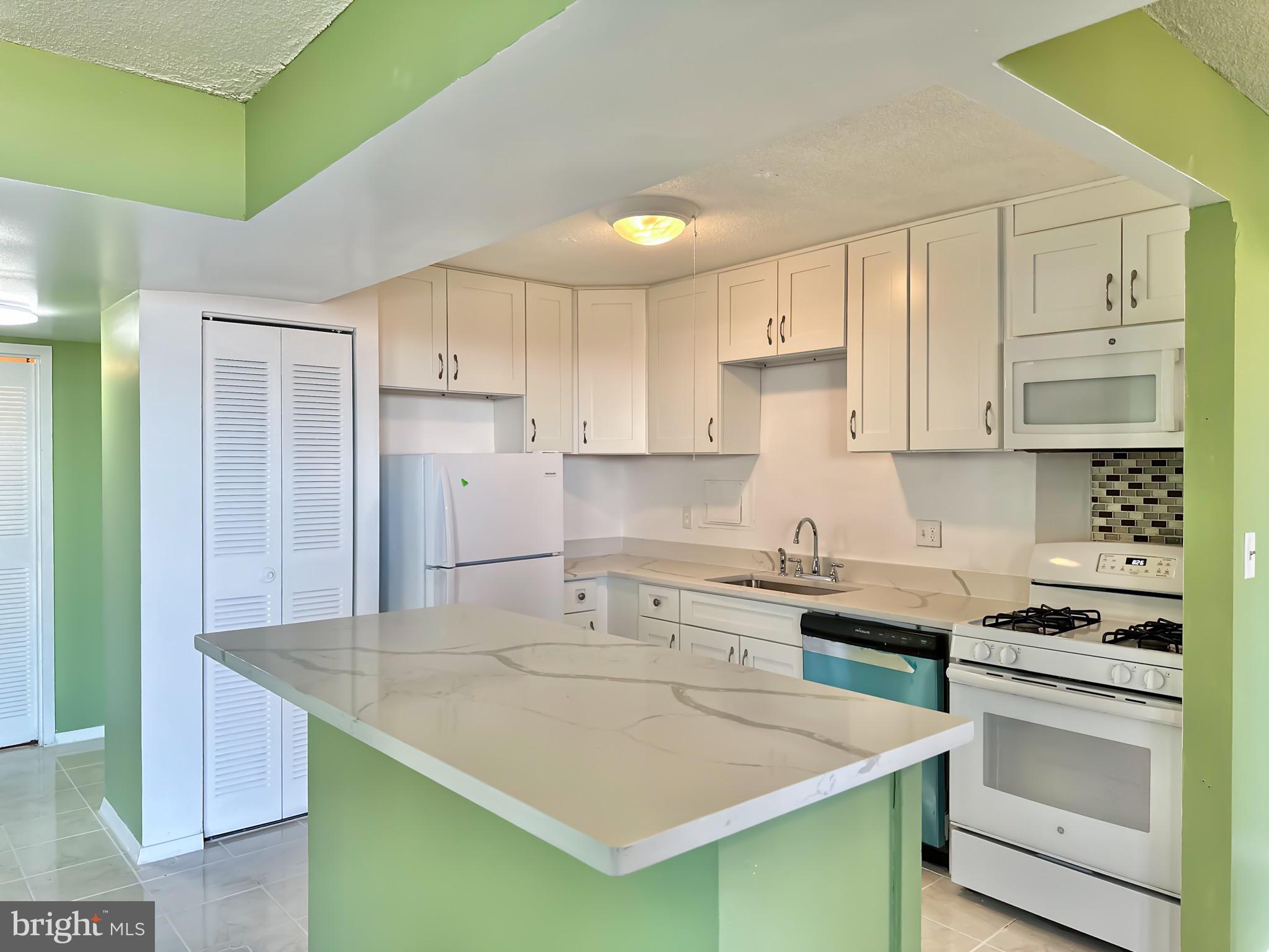 PRESIDENTIAL TOWERS - Residential