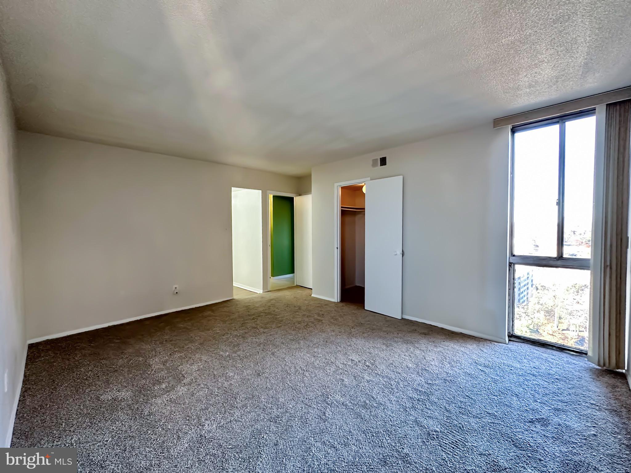 PRESIDENTIAL TOWERS - Residential