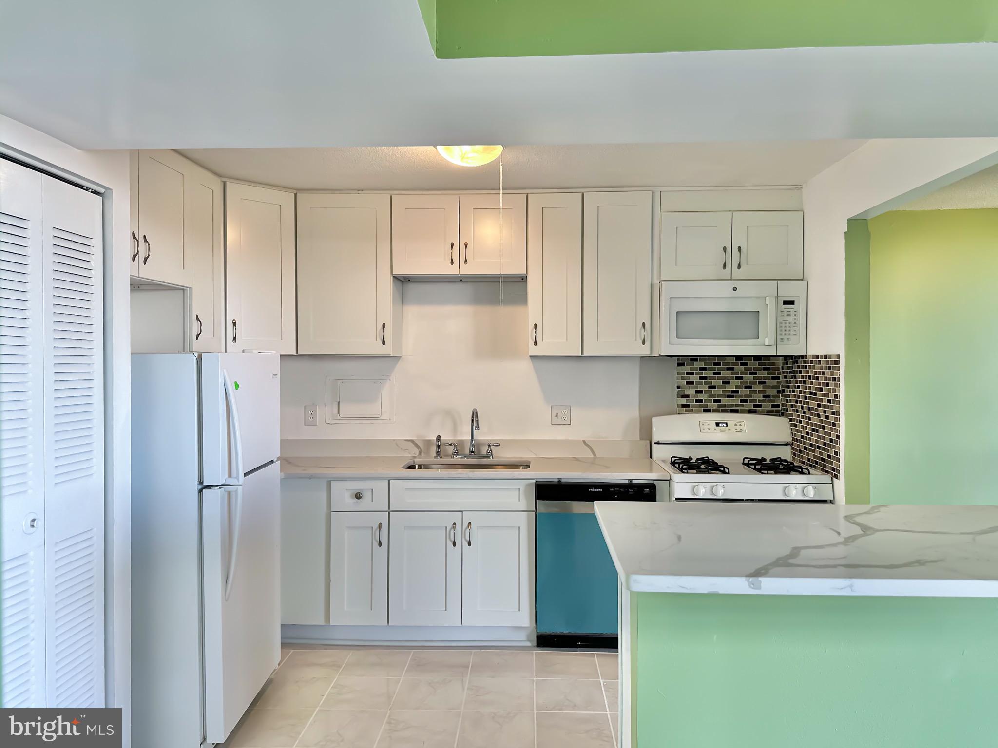 PRESIDENTIAL TOWERS - Residential