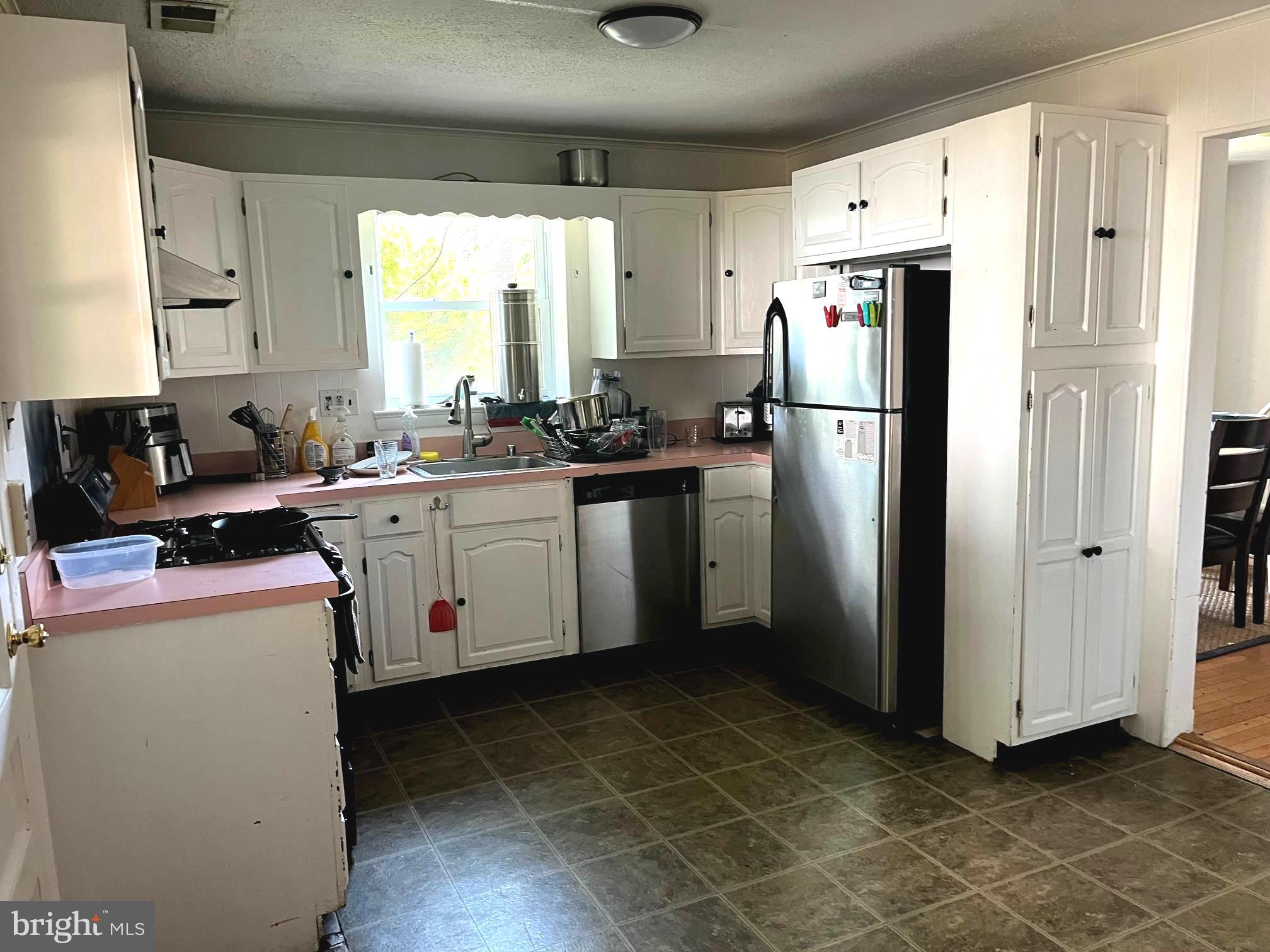 OVER LEE KNOLLS - Residential Lease