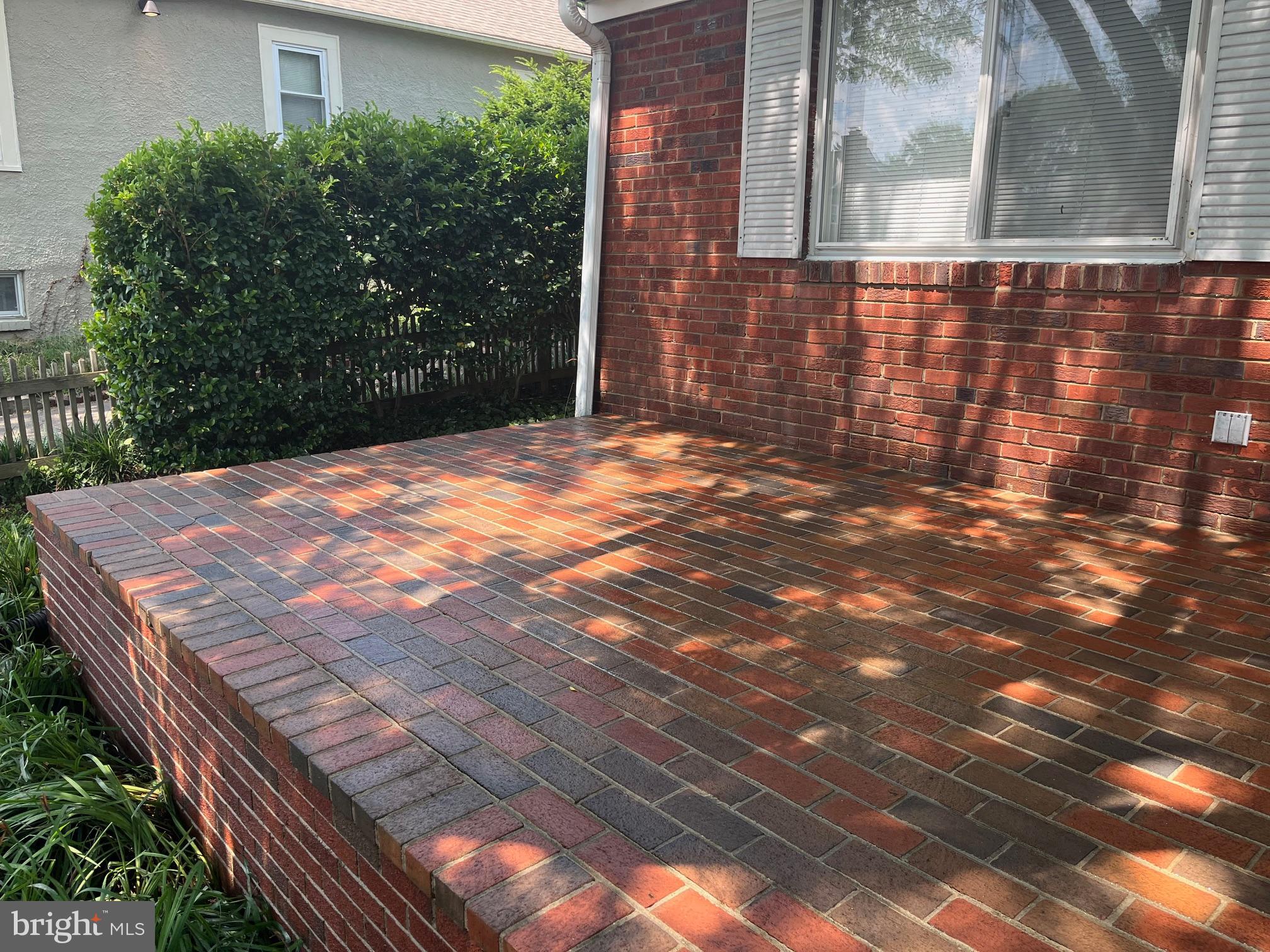 OVER LEE KNOLLS - Residential Lease