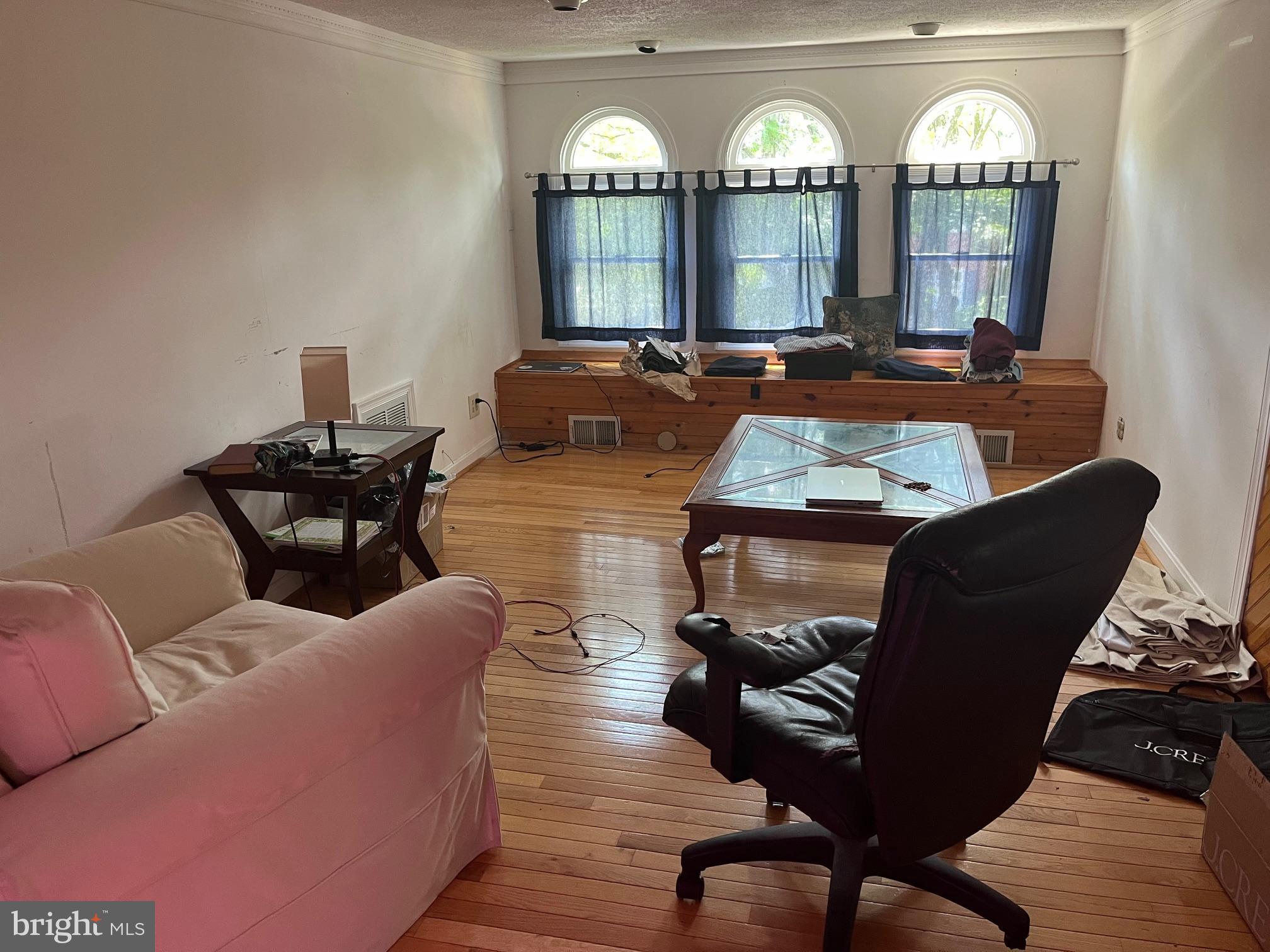 OVER LEE KNOLLS - Residential Lease