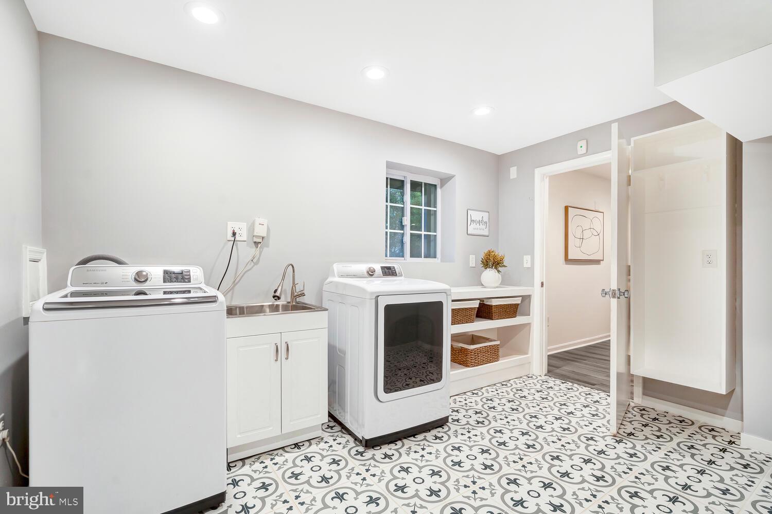 SHIRLEY WOODS - Residential