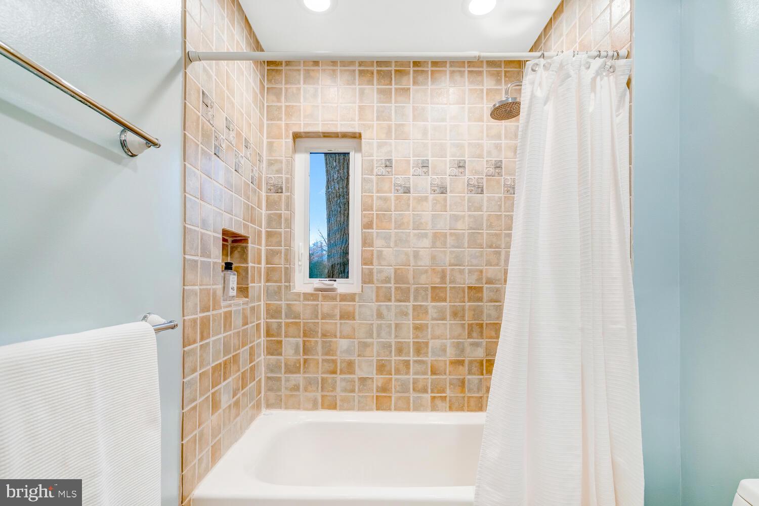 SHIRLEY WOODS - Residential