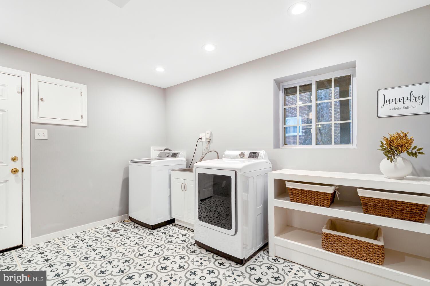 SHIRLEY WOODS - Residential