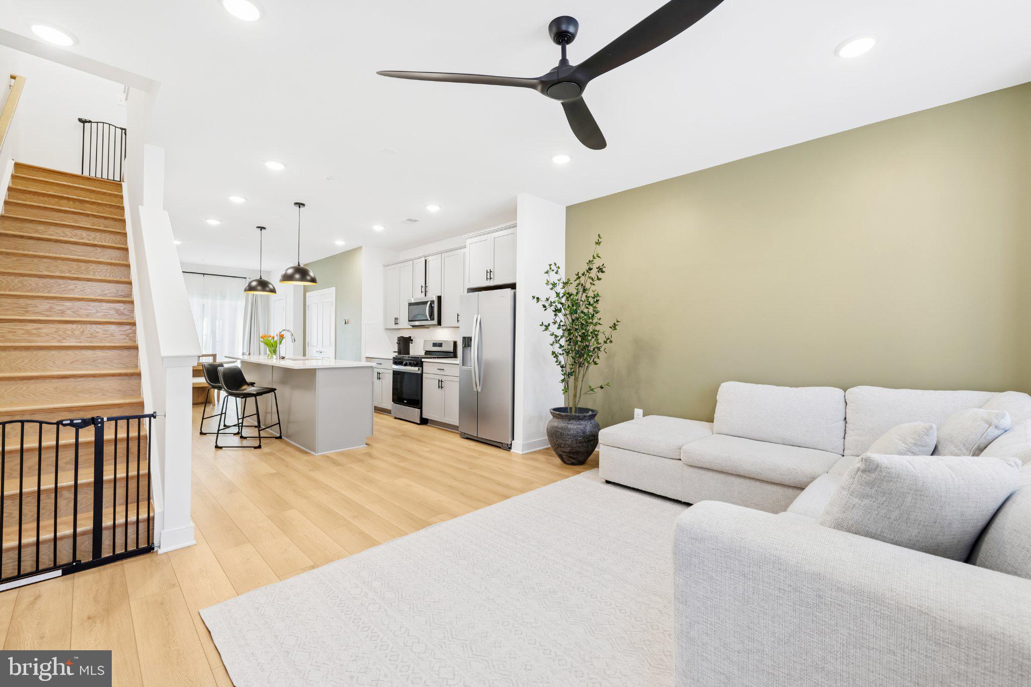 1513 BOTTLEBRUSH LANE