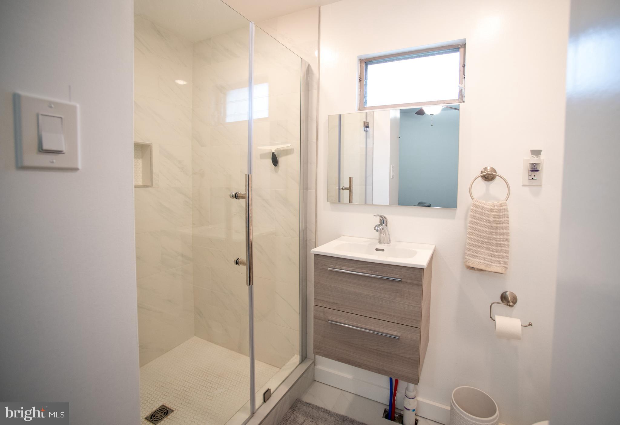 PORT RICHMOND - Residential Lease