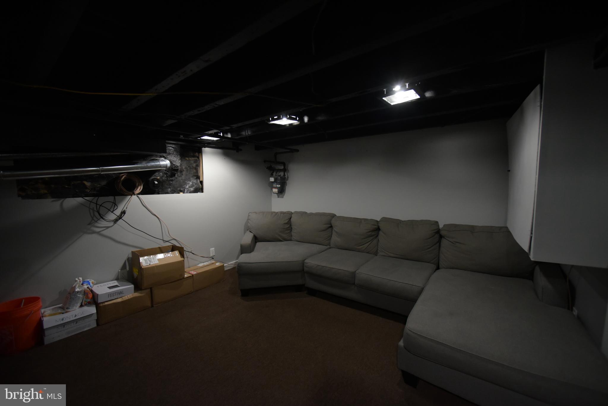 PORT RICHMOND - Residential Lease