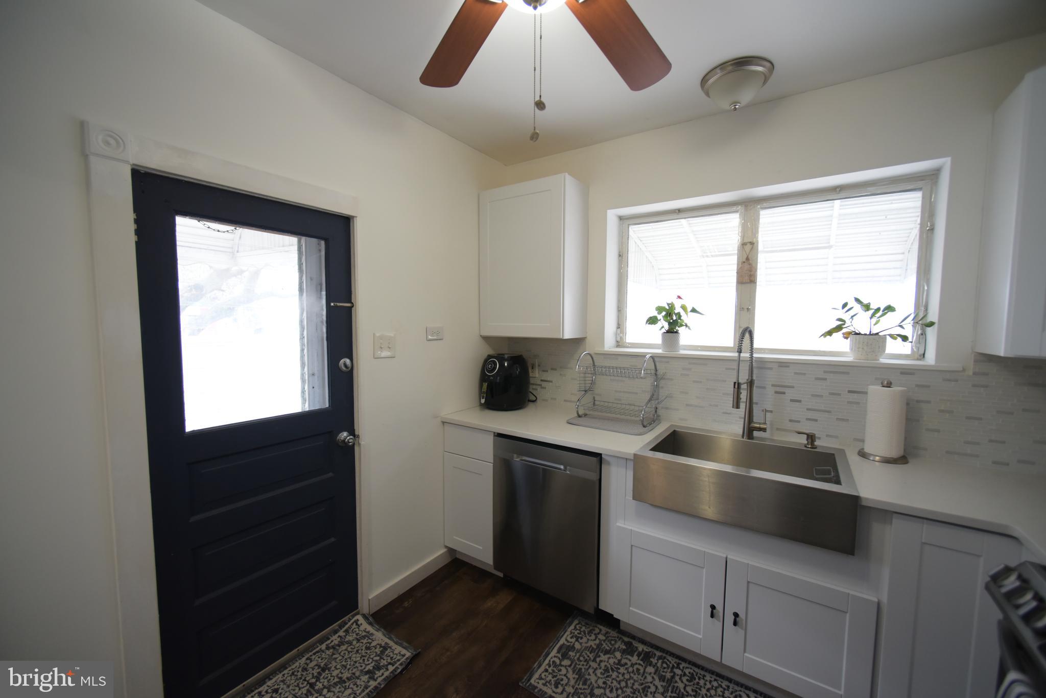 PORT RICHMOND - Residential Lease