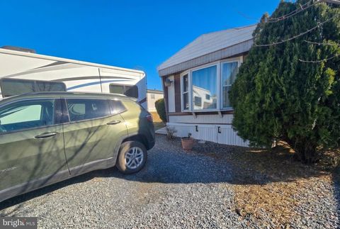 Mobile Home For Sale - 18 B Scenic Avenue<br/> HAMBURG, PA 19526