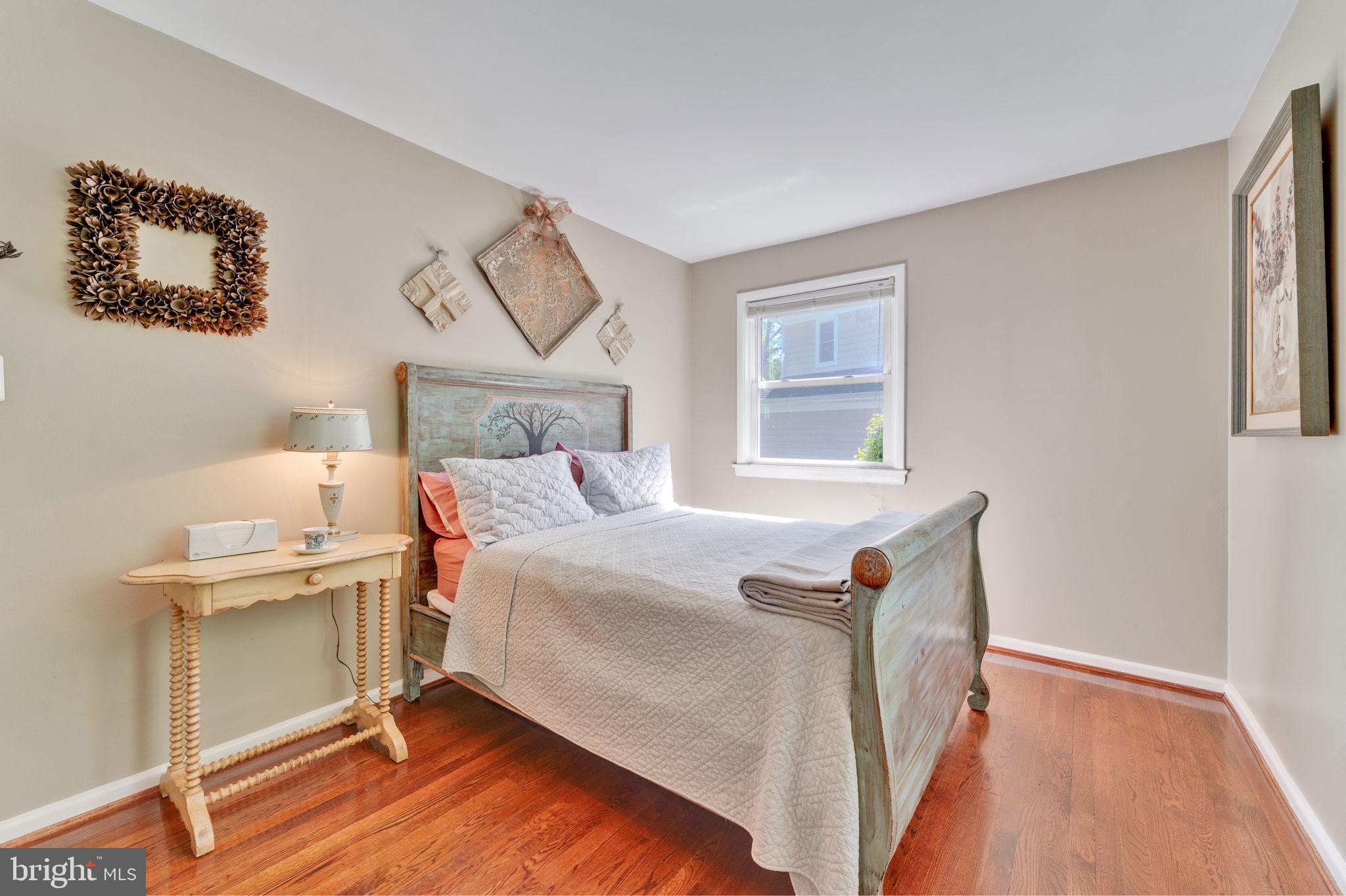 VIENNA WOODS - Residential