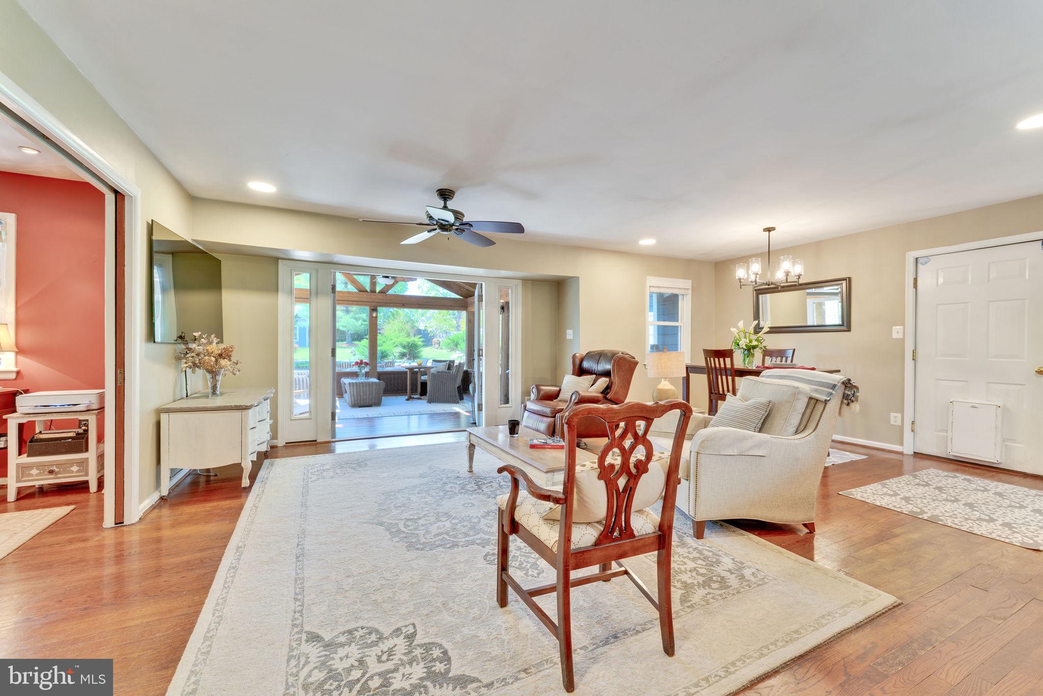 VIENNA WOODS - Residential