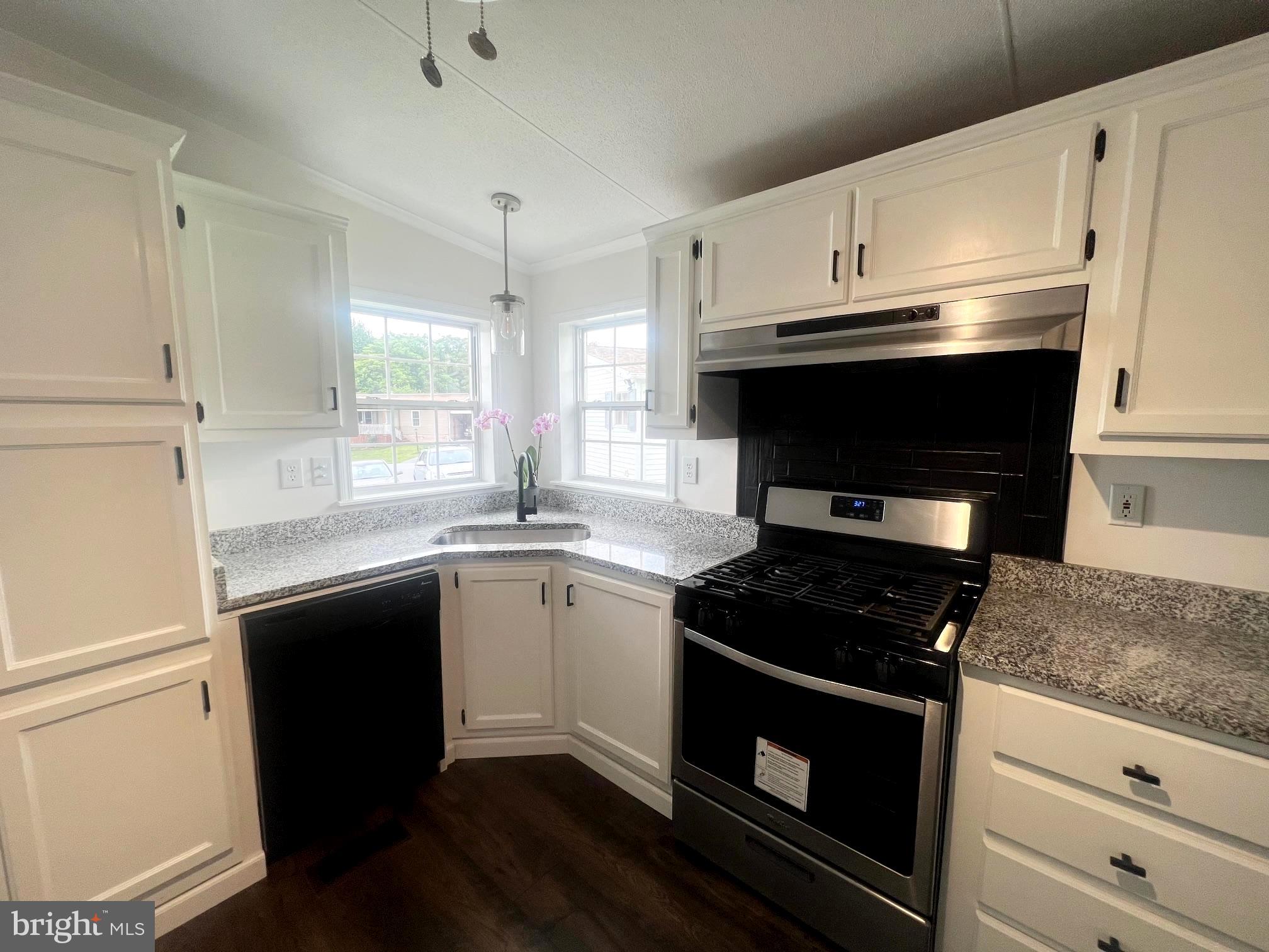 HIGHLAND MANOR - Residential