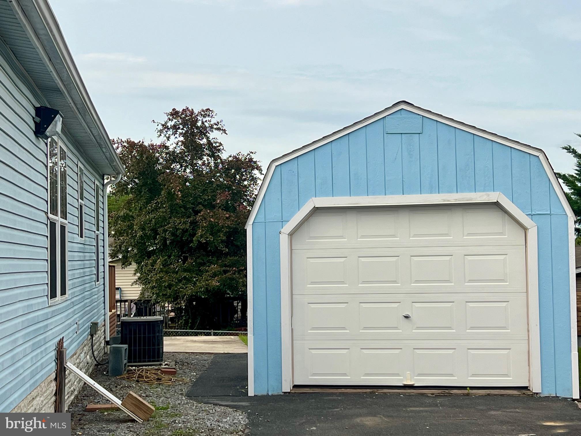 HIGHLAND MANOR - Residential