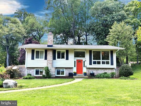 Photo of 4304 Andes Drive, FAIRFAX, VA 22030 (MLS # VAFX2311654)