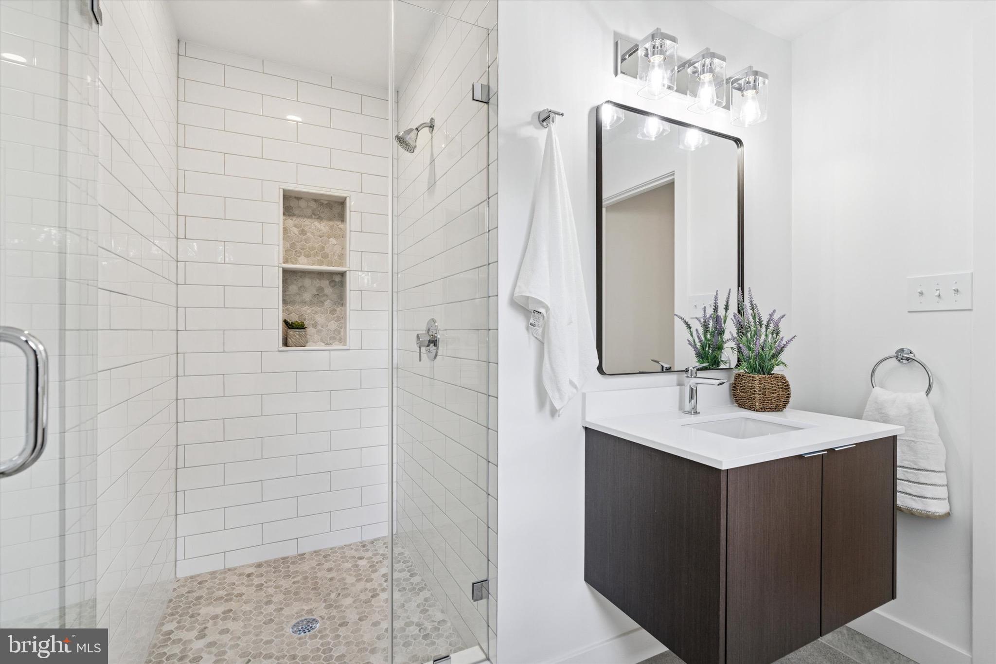 GLADWYNE - Residential