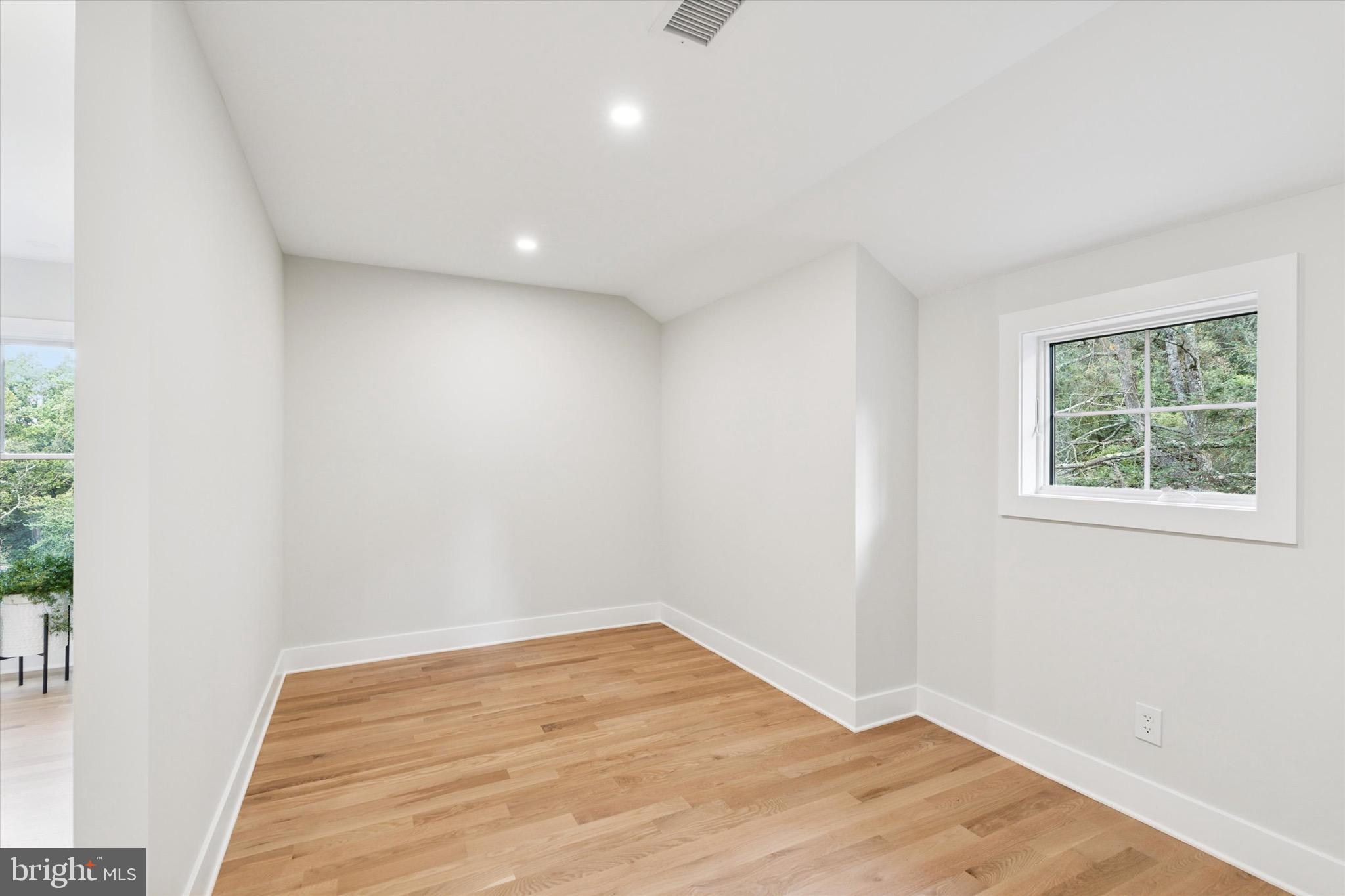 GLADWYNE - Residential