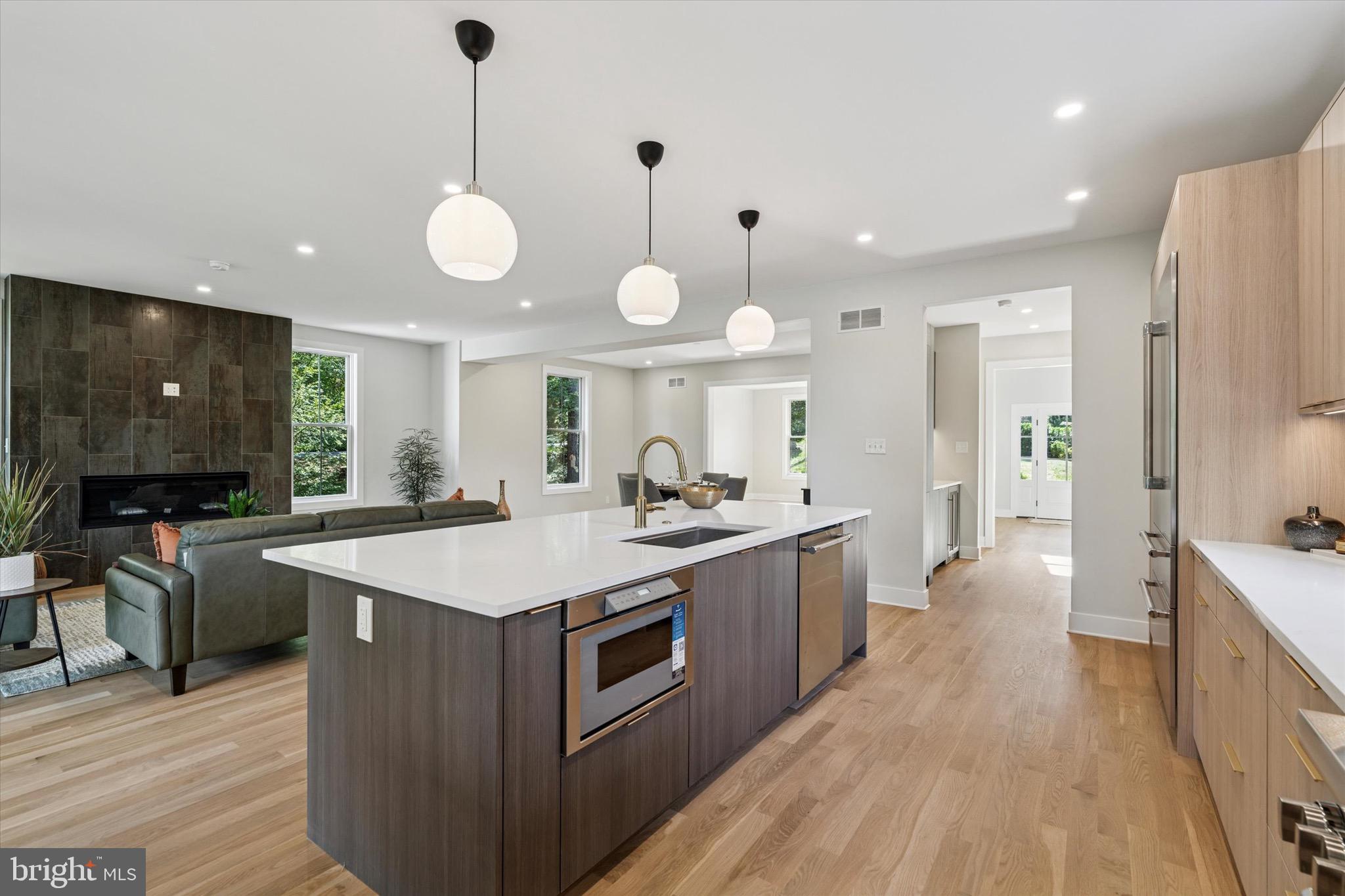 GLADWYNE - Residential