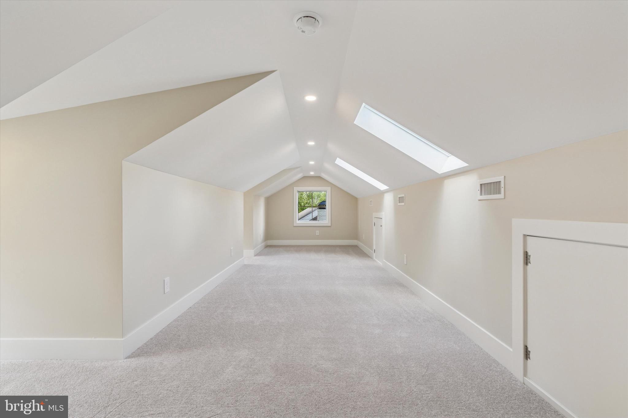 GLADWYNE - Residential