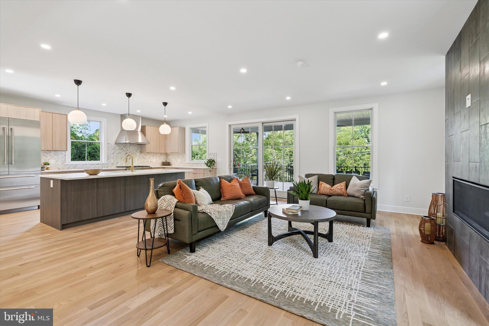 GLADWYNE - Residential