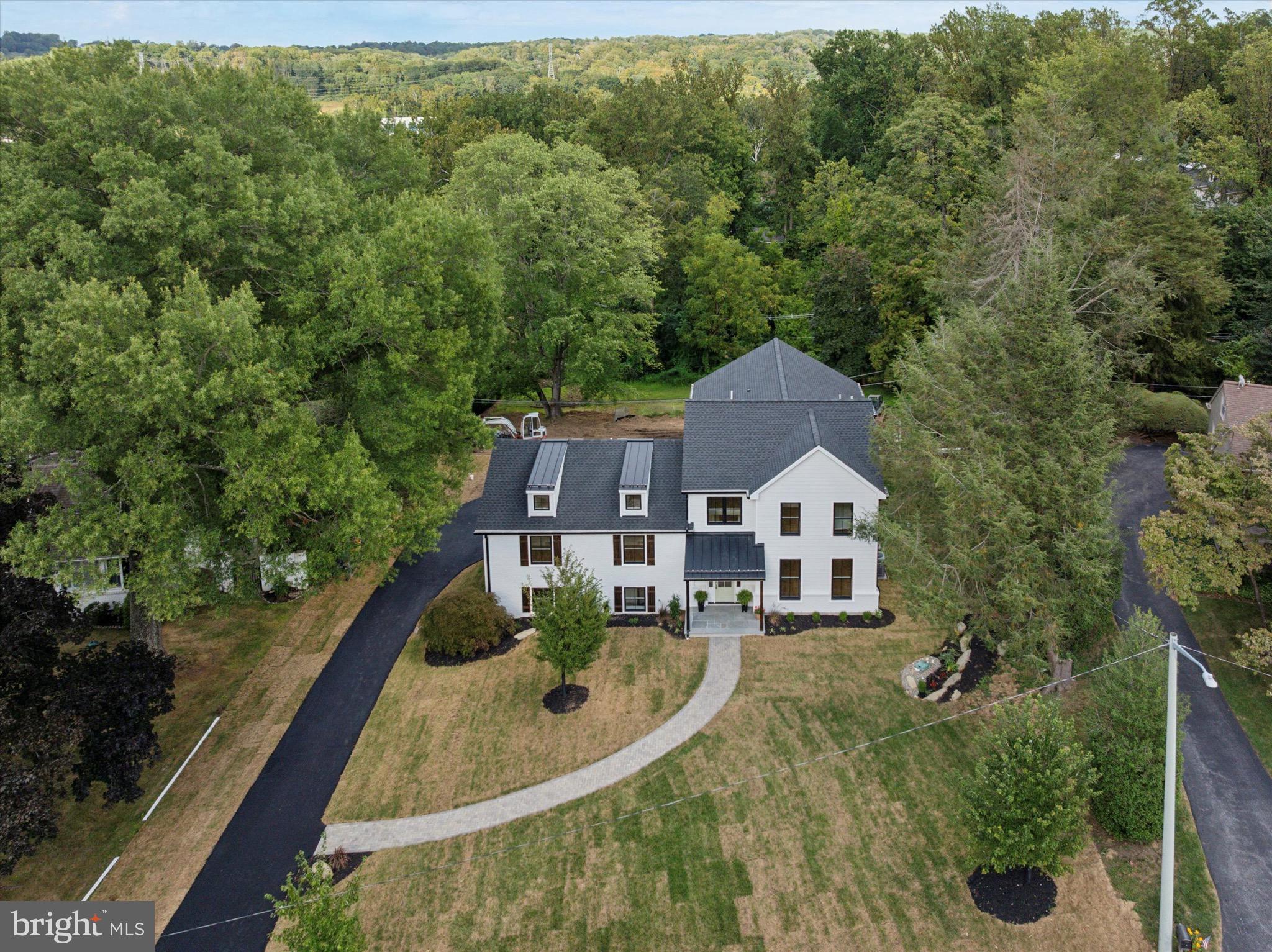 GLADWYNE - Residential