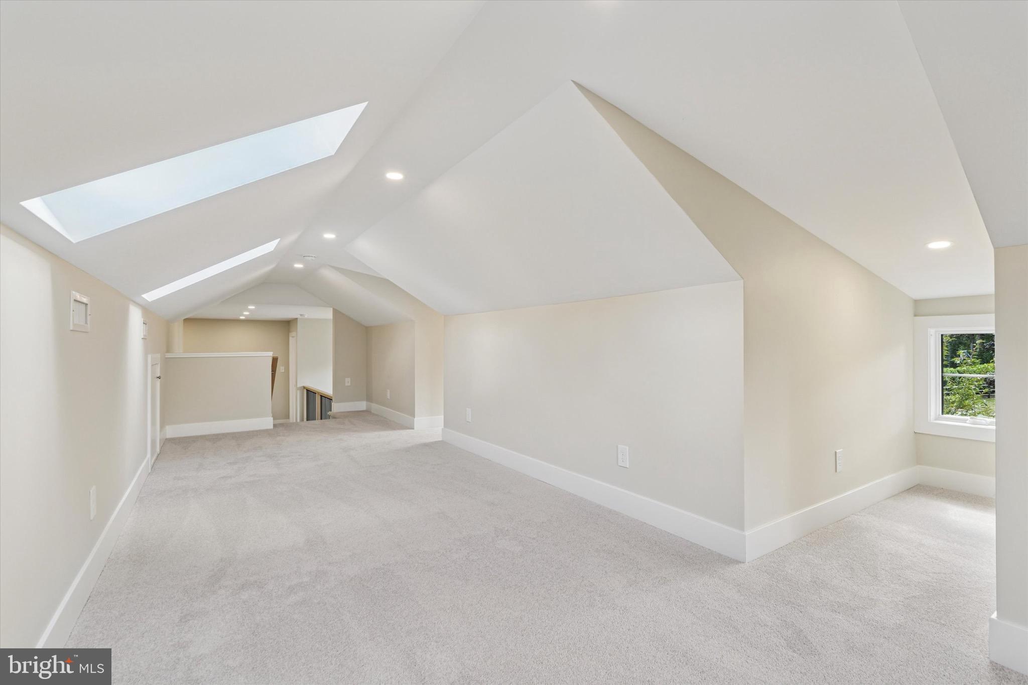 GLADWYNE - Residential