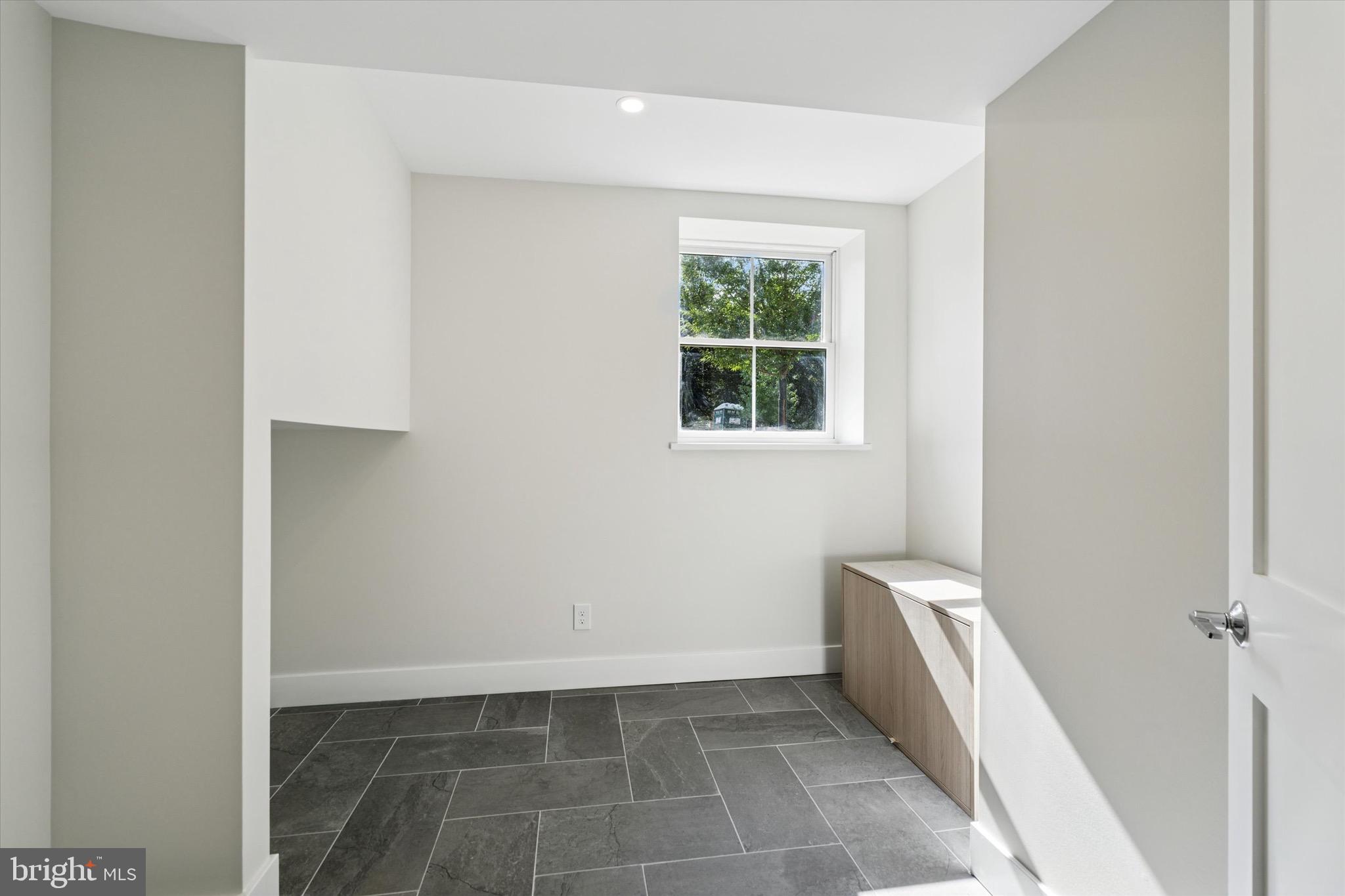 GLADWYNE - Residential