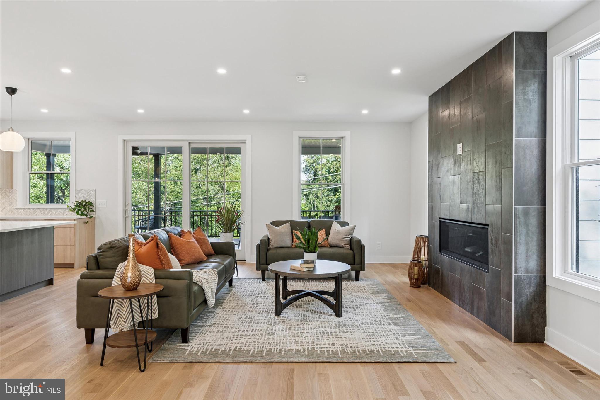 GLADWYNE - Residential