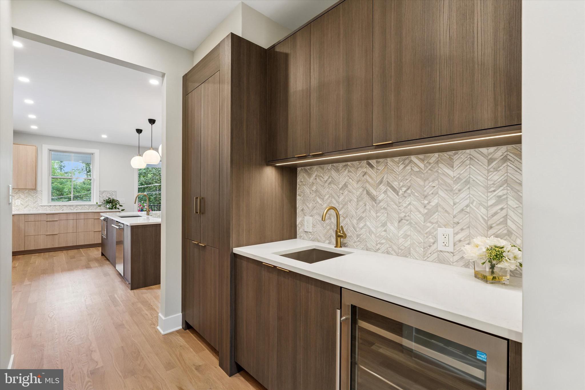 GLADWYNE - Residential