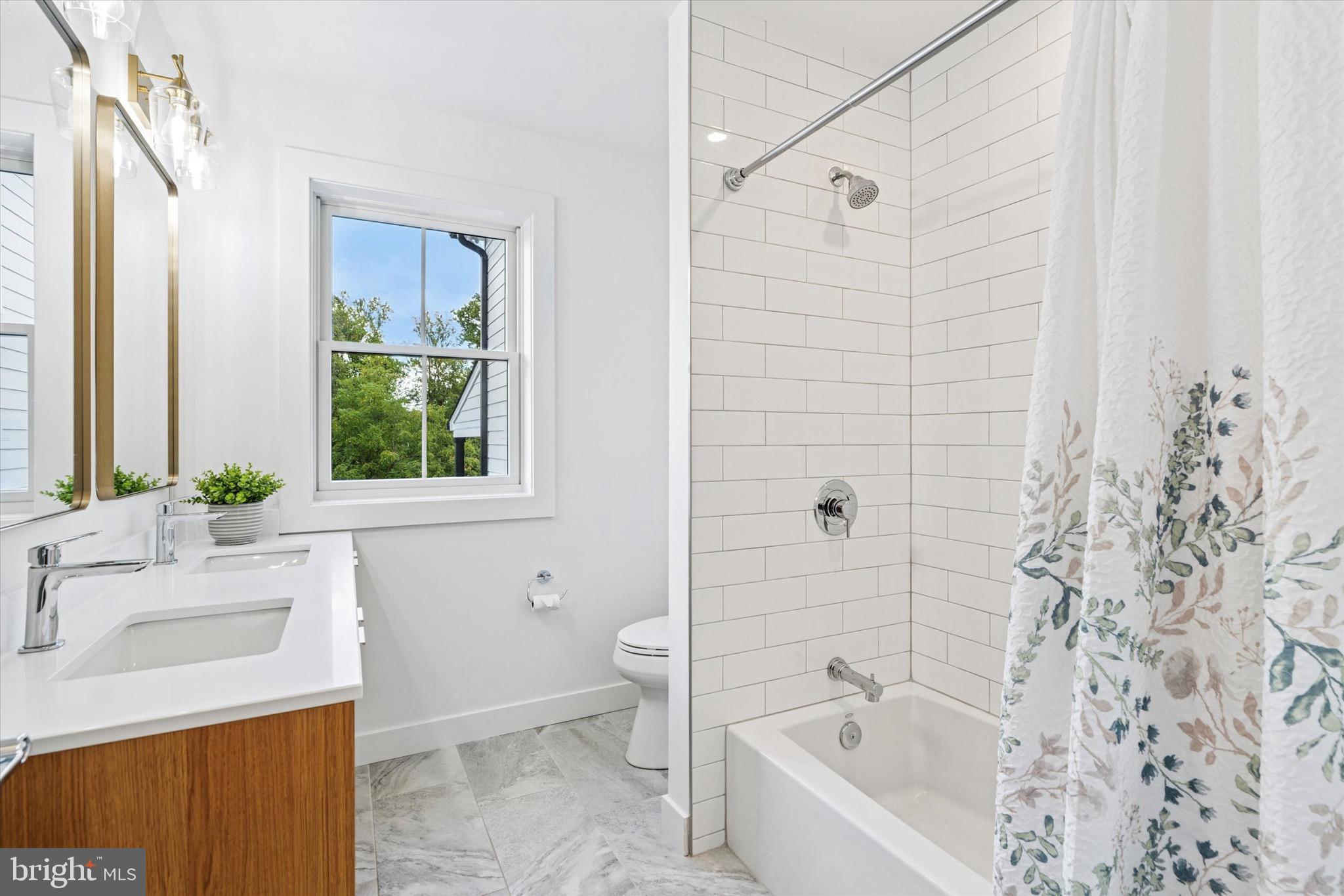 GLADWYNE - Residential