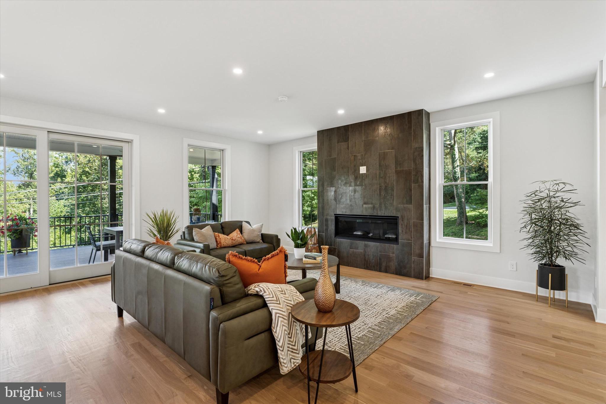 GLADWYNE - Residential